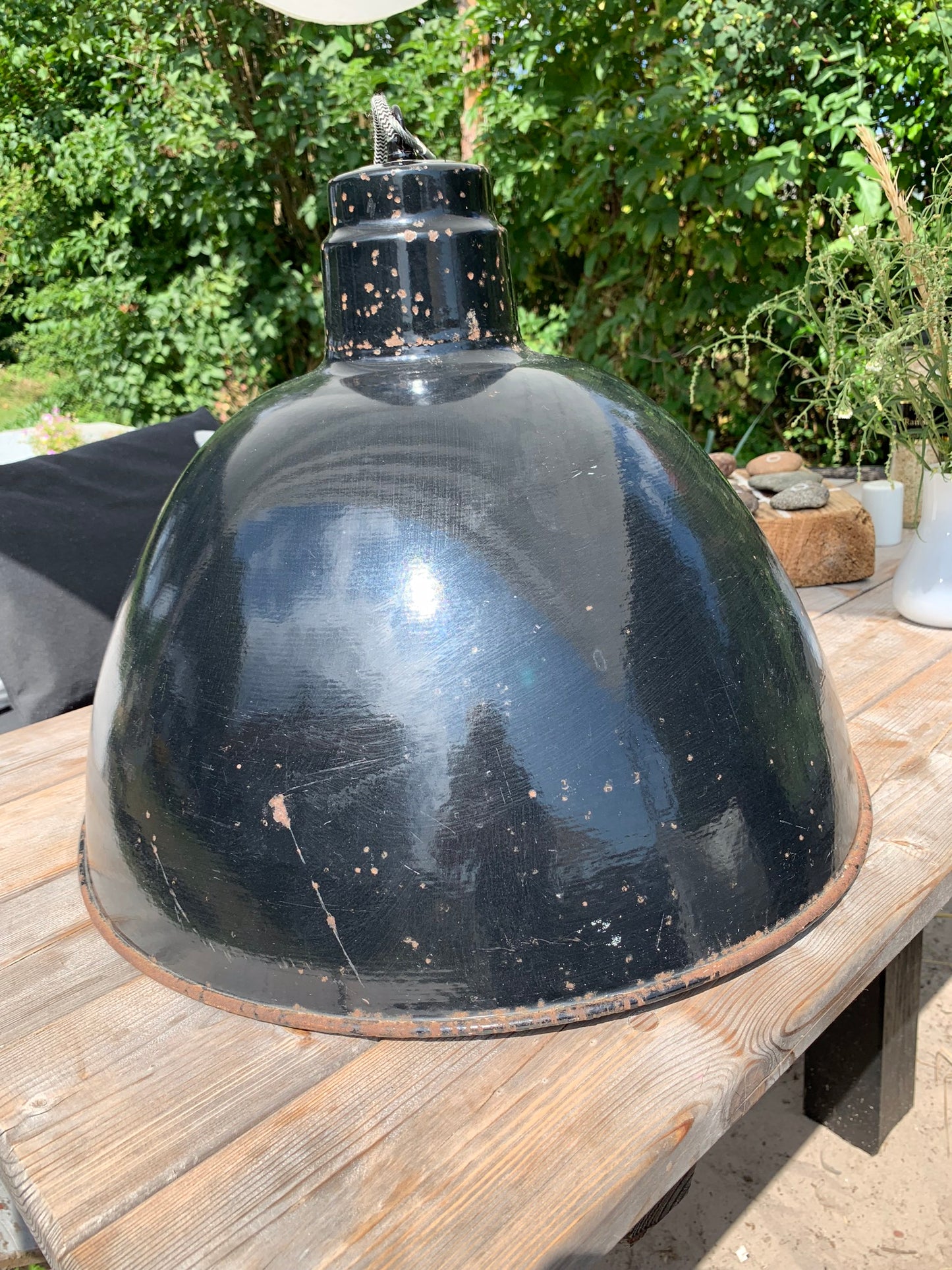 Große rohe und industrielle Lampe