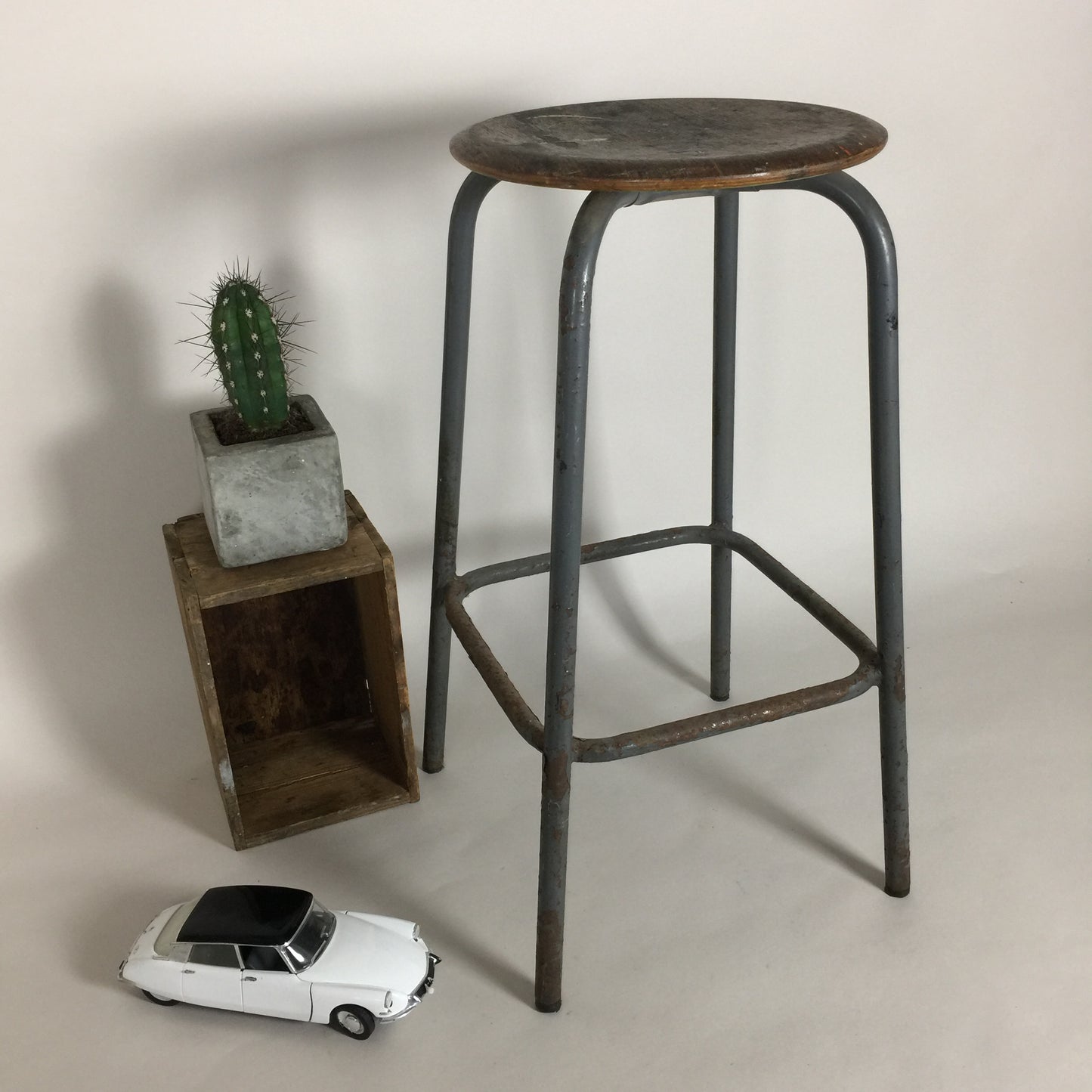 Hoher industrieller Hocker