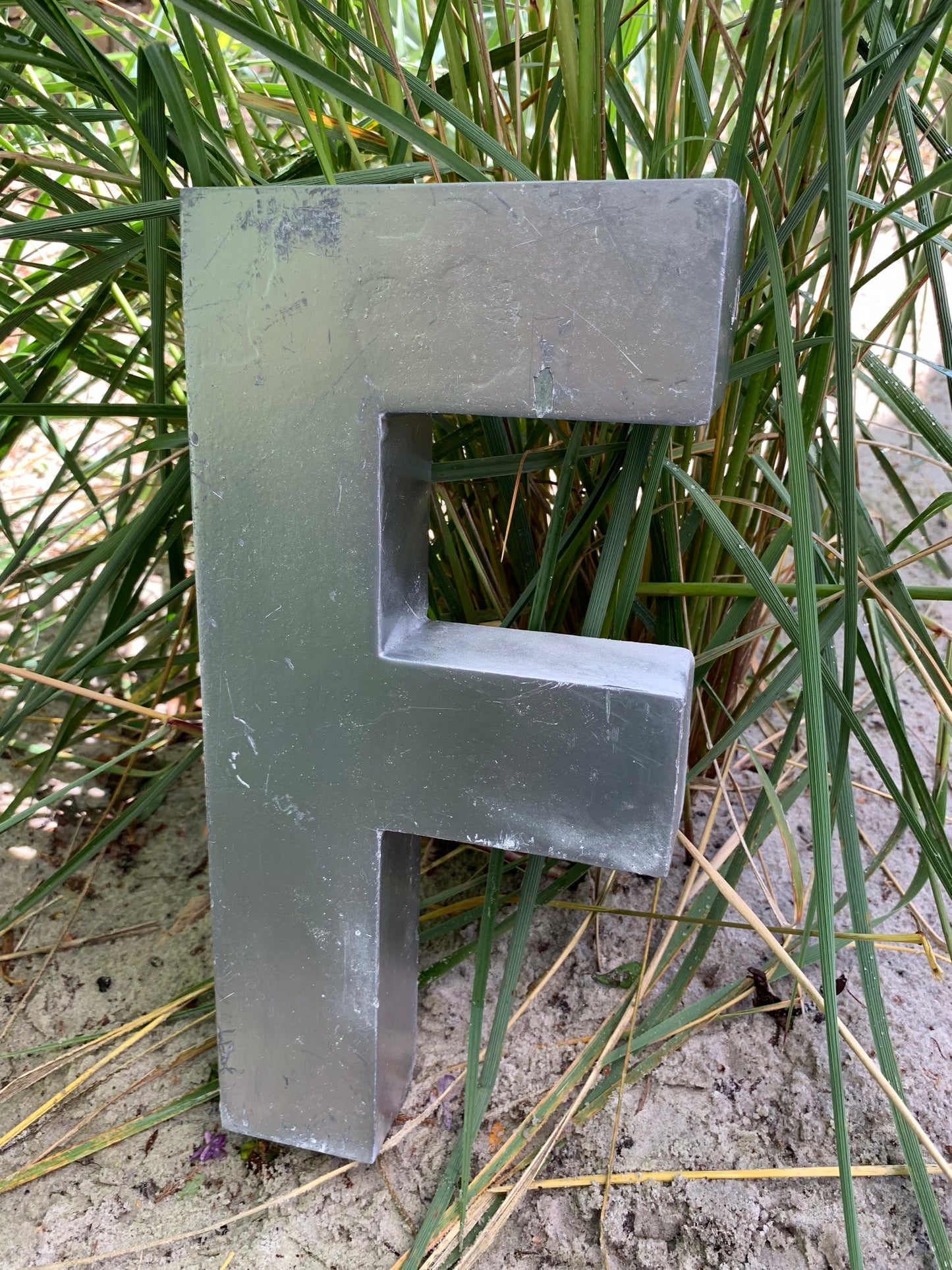 Buchstabe F