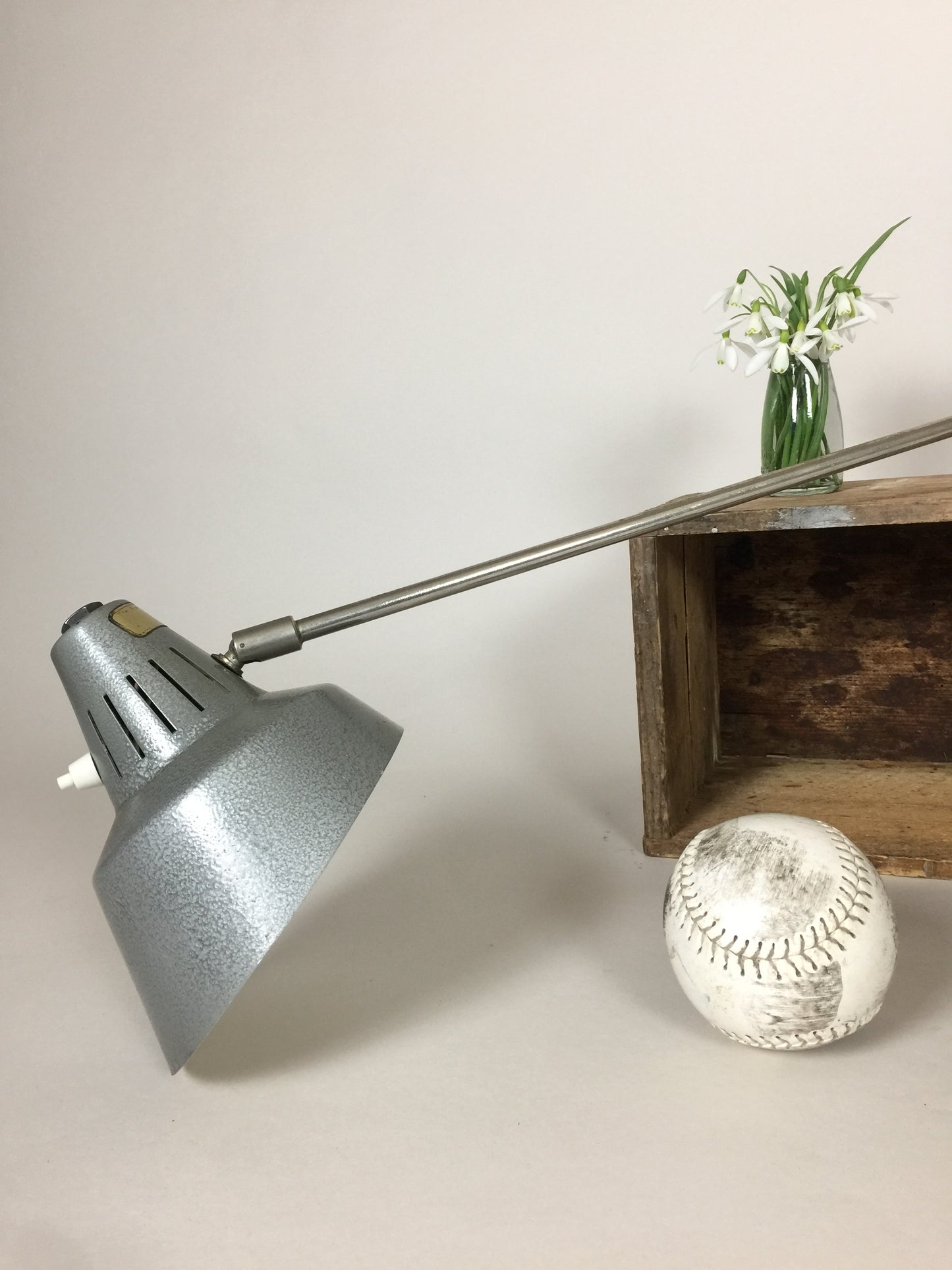 Schöne und charmante französische Schreibtischlampe