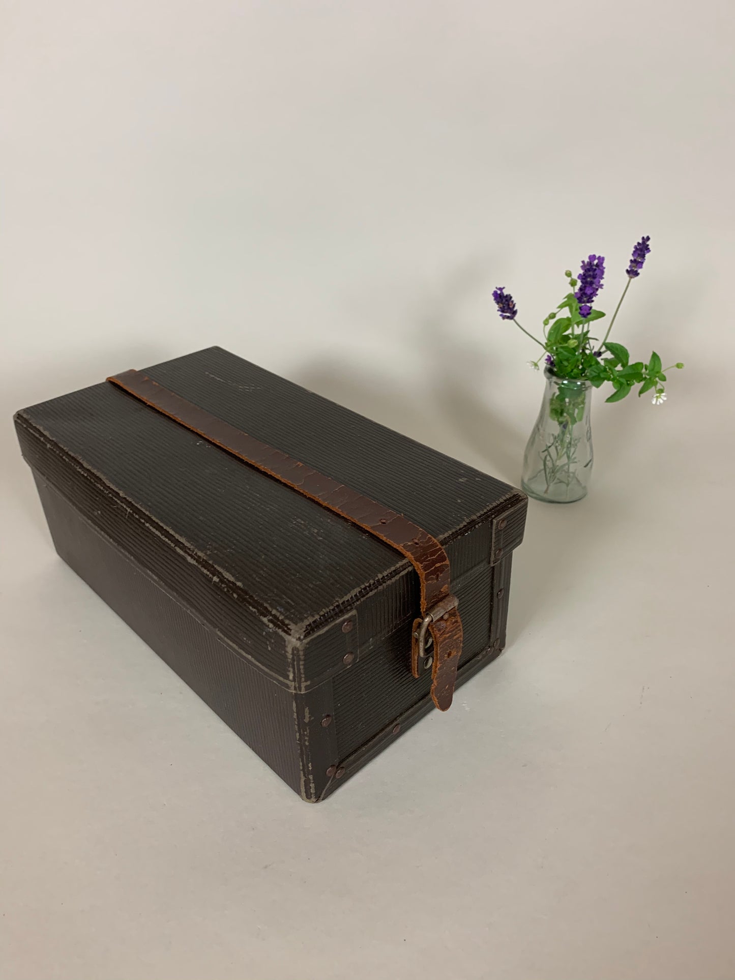 Schönes Archivetui mit Lederband