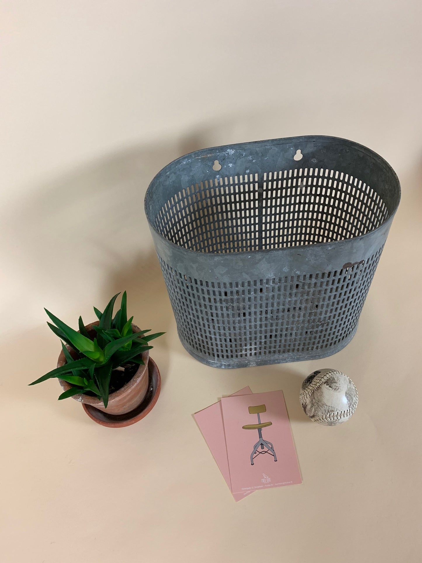 Design-Mülleimer aus Metall