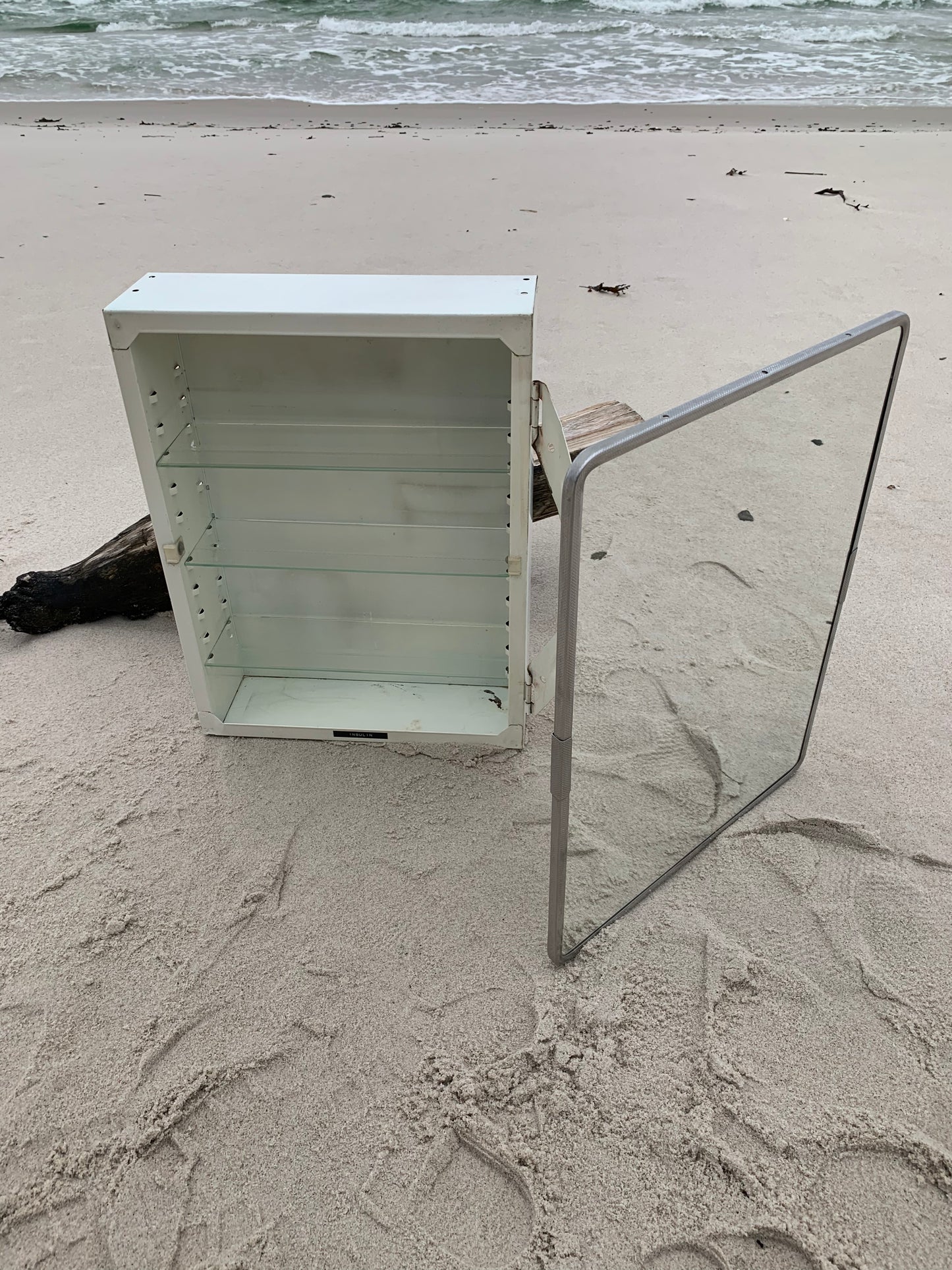 Medizinschrank mit Spiegel