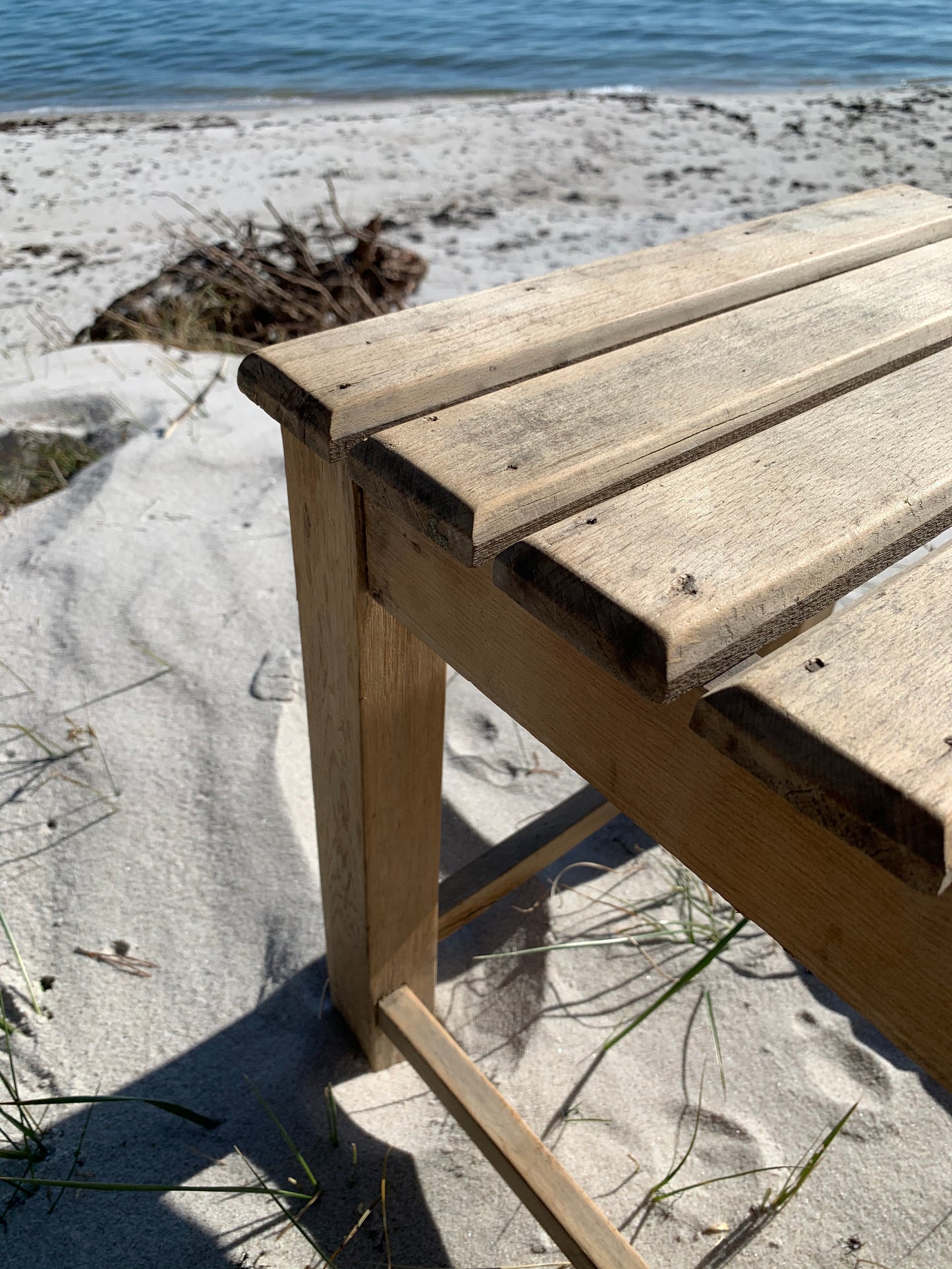 Holzhocker mit Lattenrost