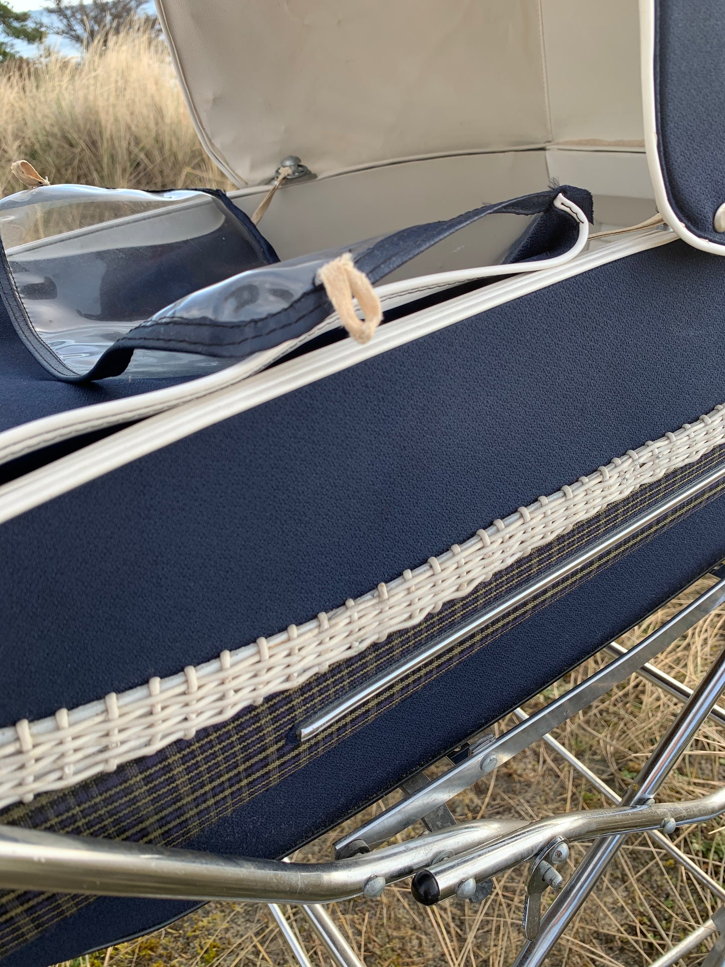 Puppenwagen mit Einkaufsnetz