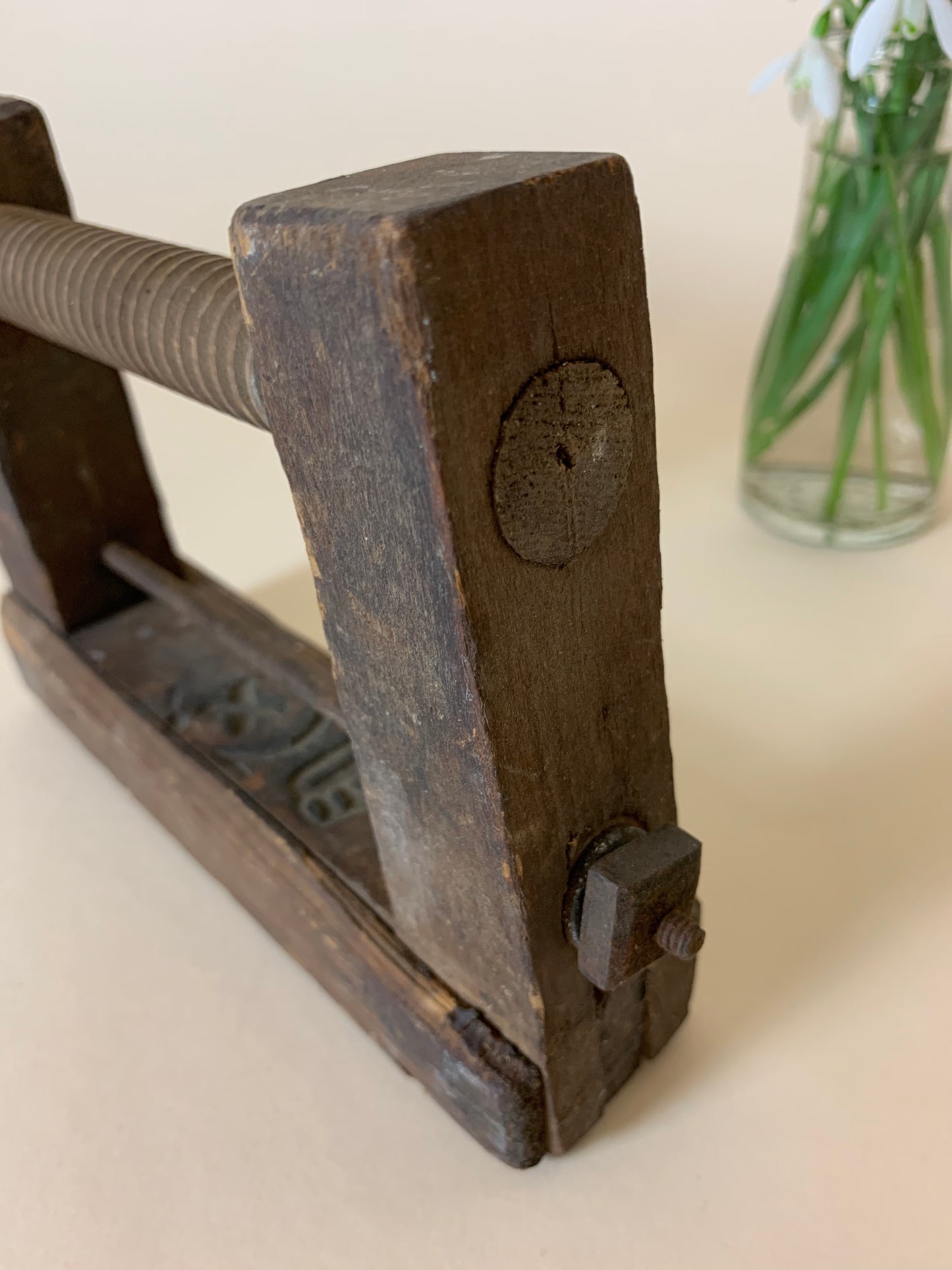 Schraubzwinge mit schönen Details