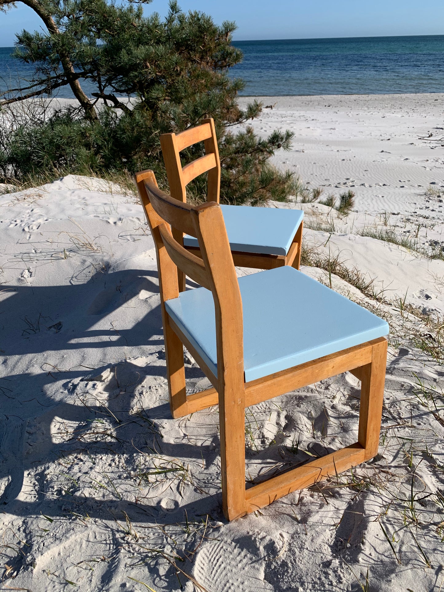 Kinderstuhl aus Holz mit Sitzfläche in hellblau - Der Preis gilt pro STCK.