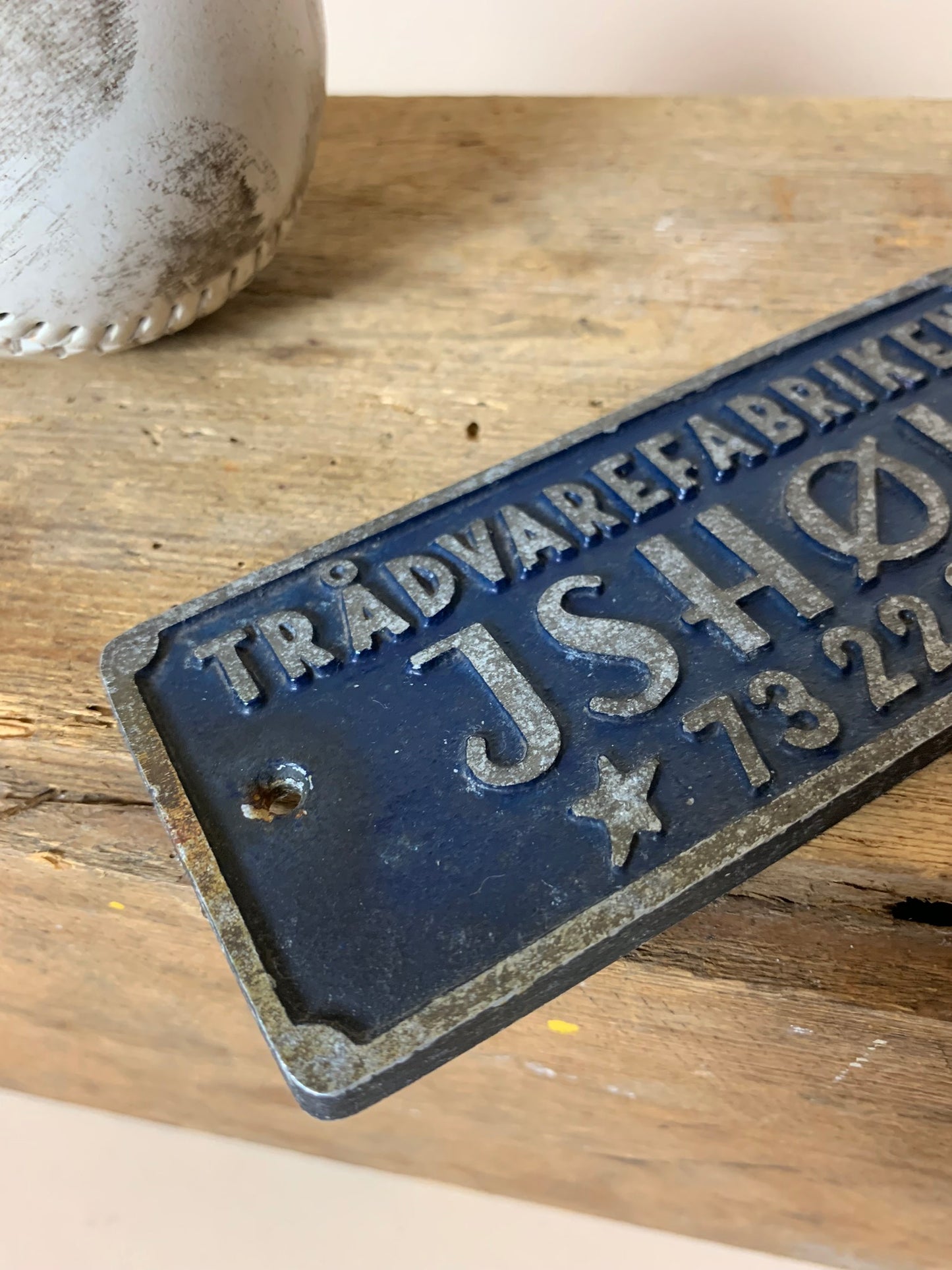 Von der Fadenwarenfabrik Ishøj geschieden