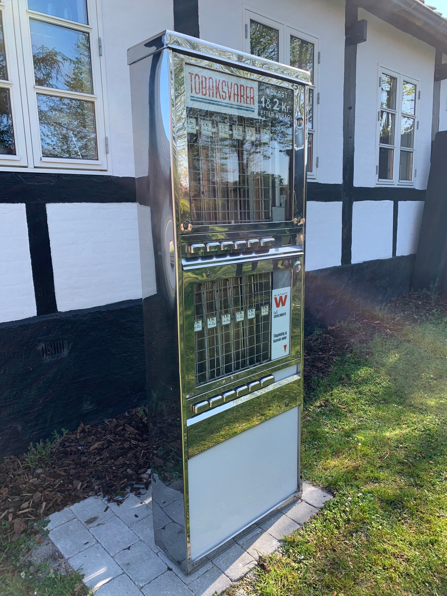 Schöner alter Automat für Zigaretten