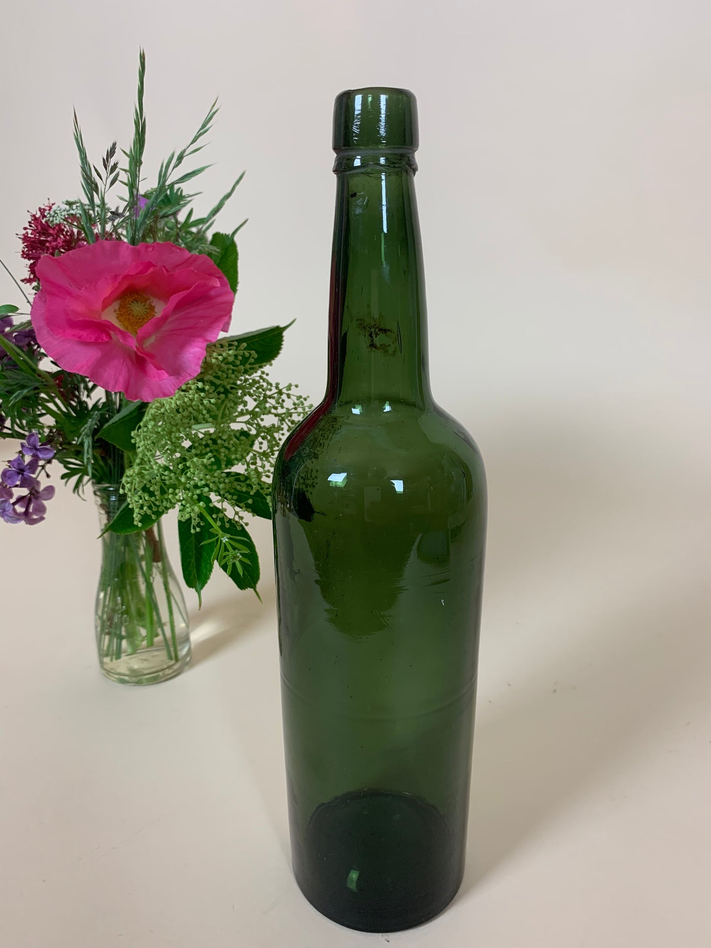 Dekorative grüne Flasche