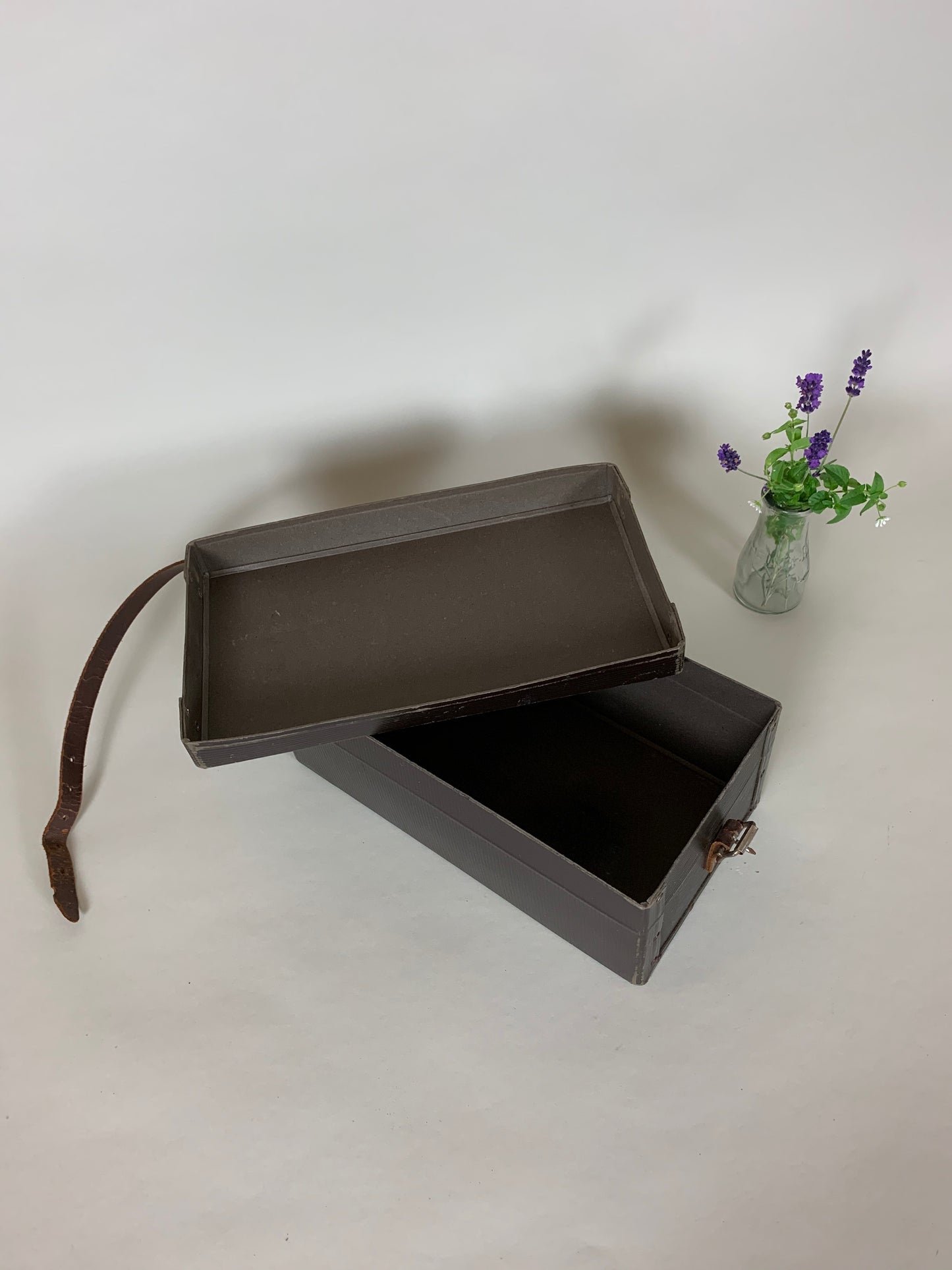 Schönes Archivetui mit Lederband