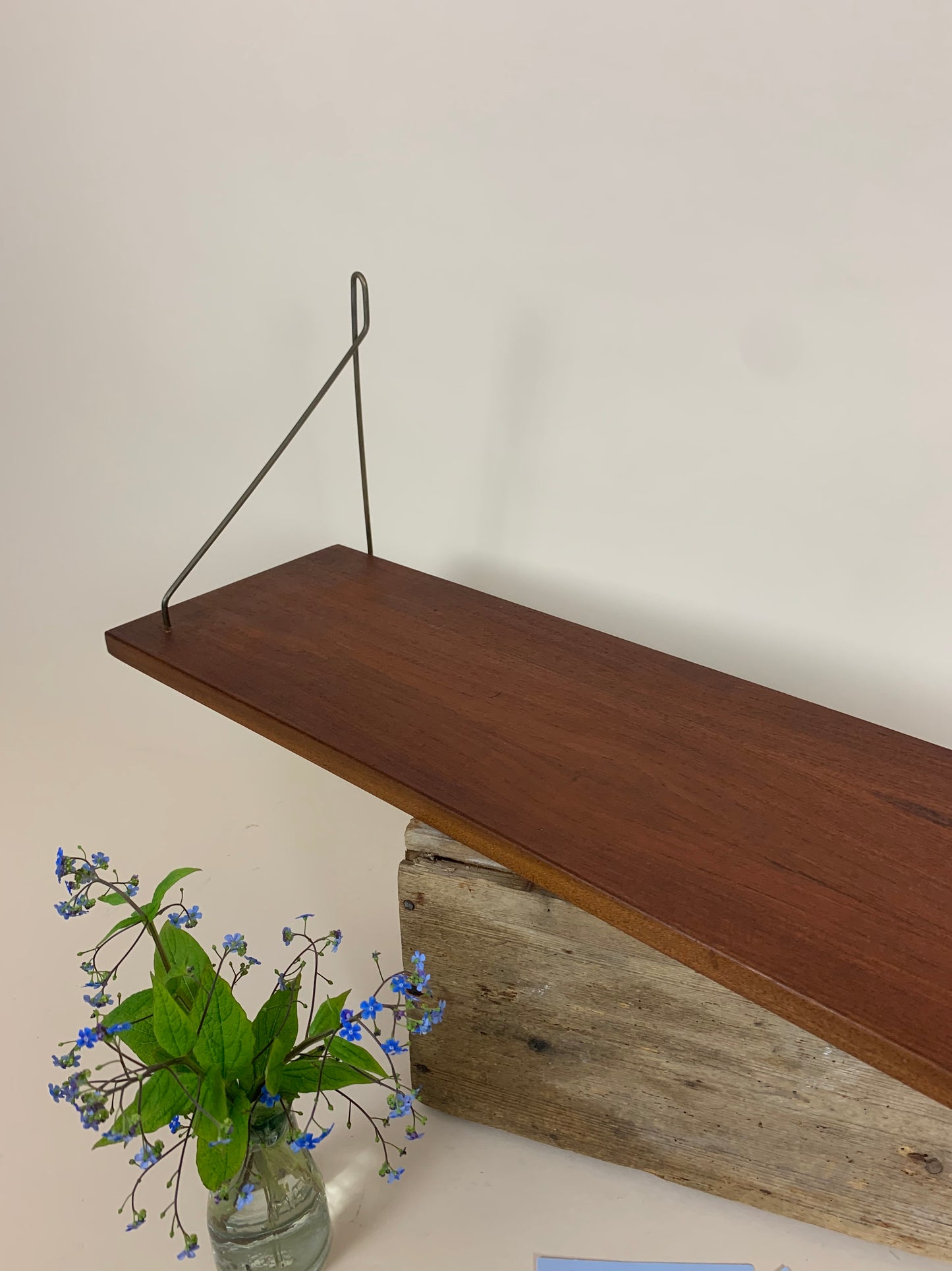 Regal aus Teakholz