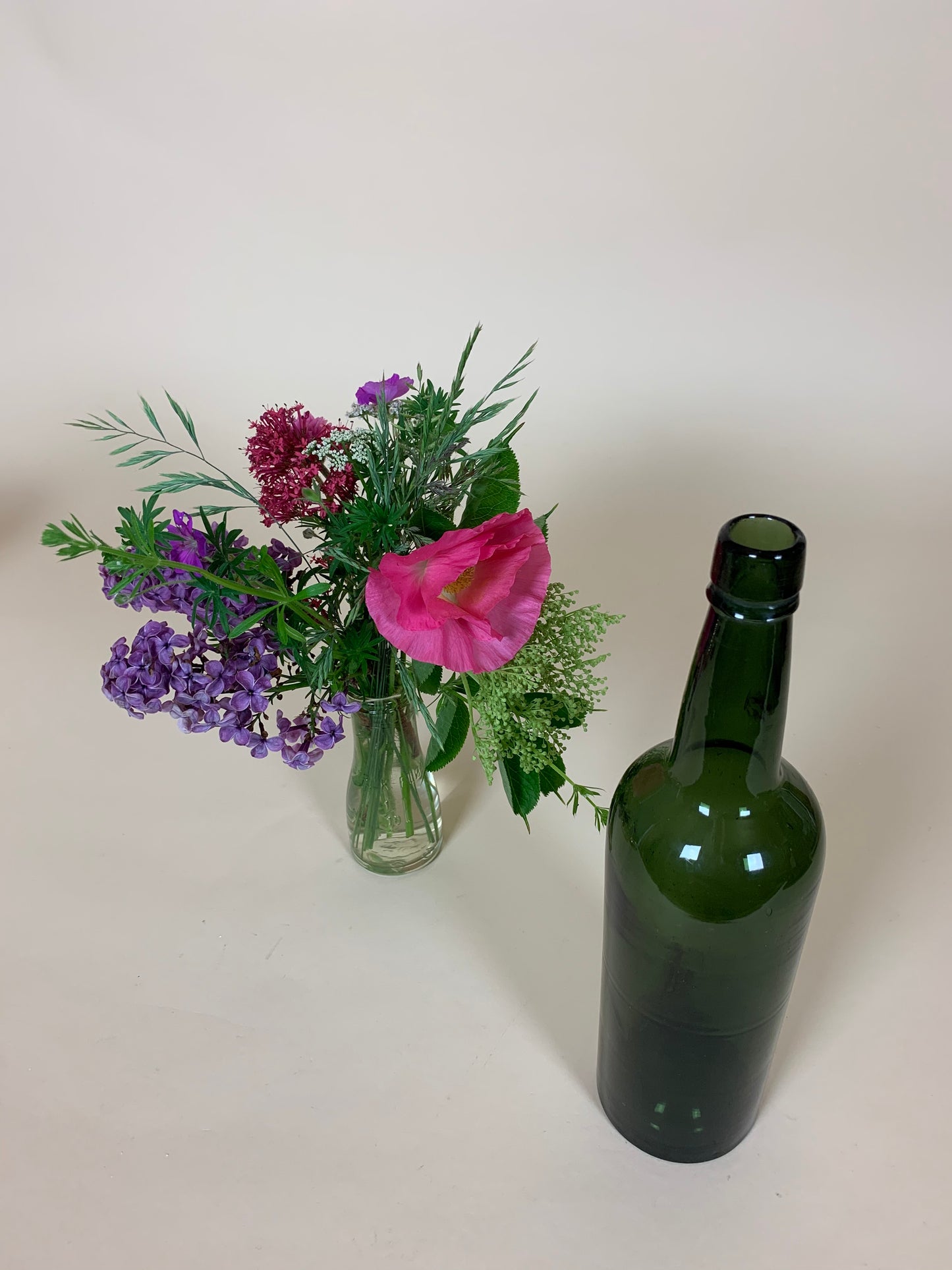 Dekorative grüne Flasche