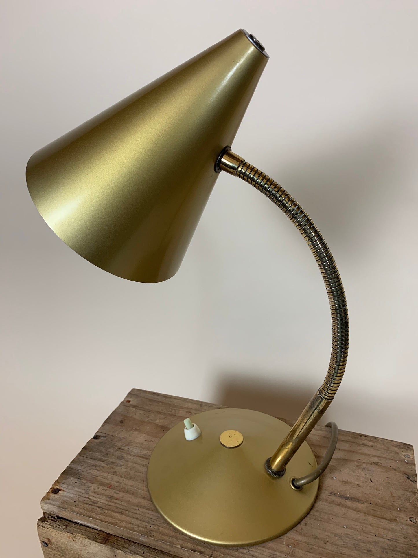Helo Tischlampe aus Messing