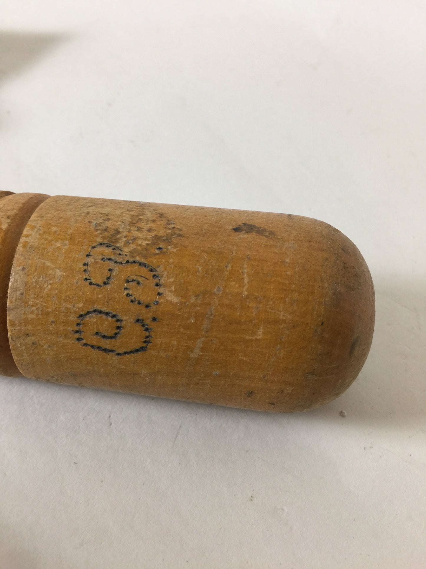 Ein wertvoller Kegel mit den Initialen von jemandem