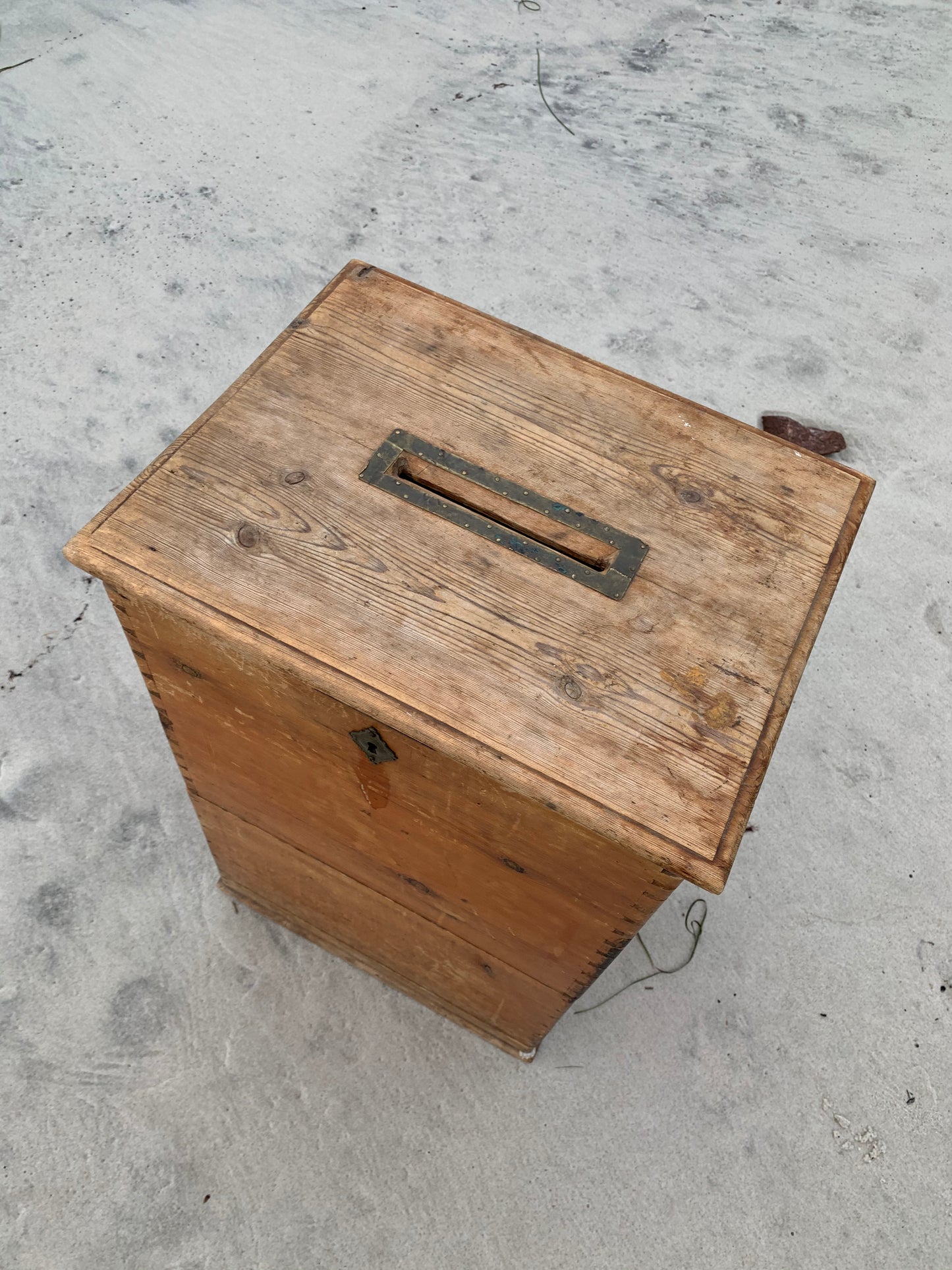 Lustige alte Wahlurne aus Bornholm