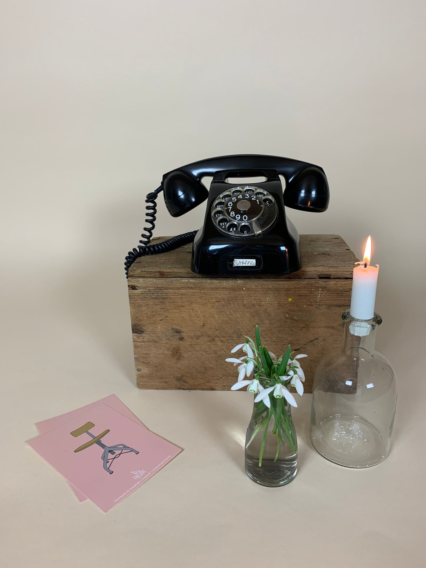 Telefon aus schwarzem Bakelit