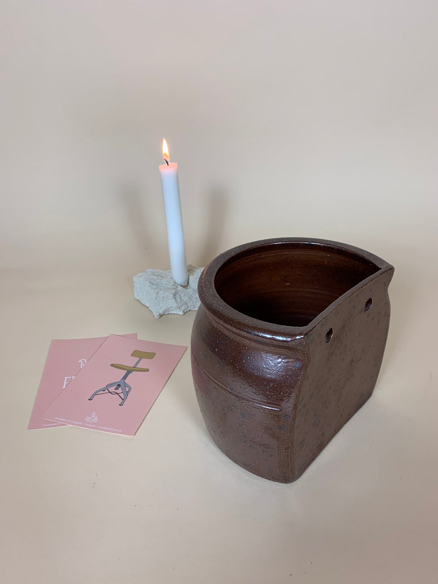 Braune Wanddose