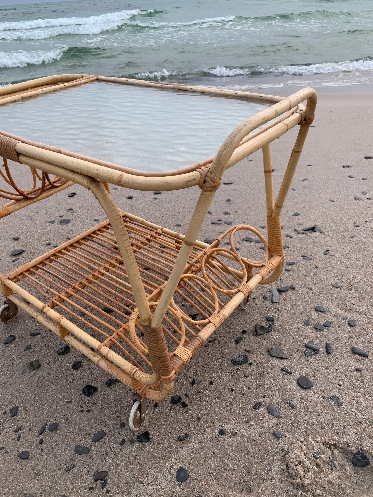Tisch/Wagen aus Bambus