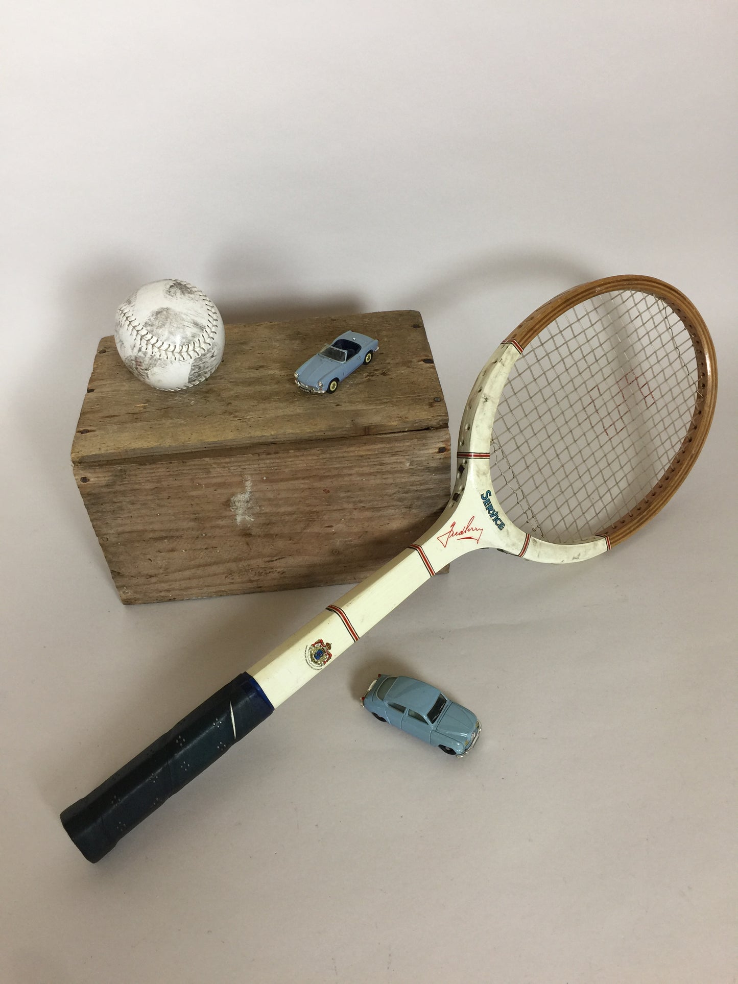 Schöner alter schwedischer Tennisschläger