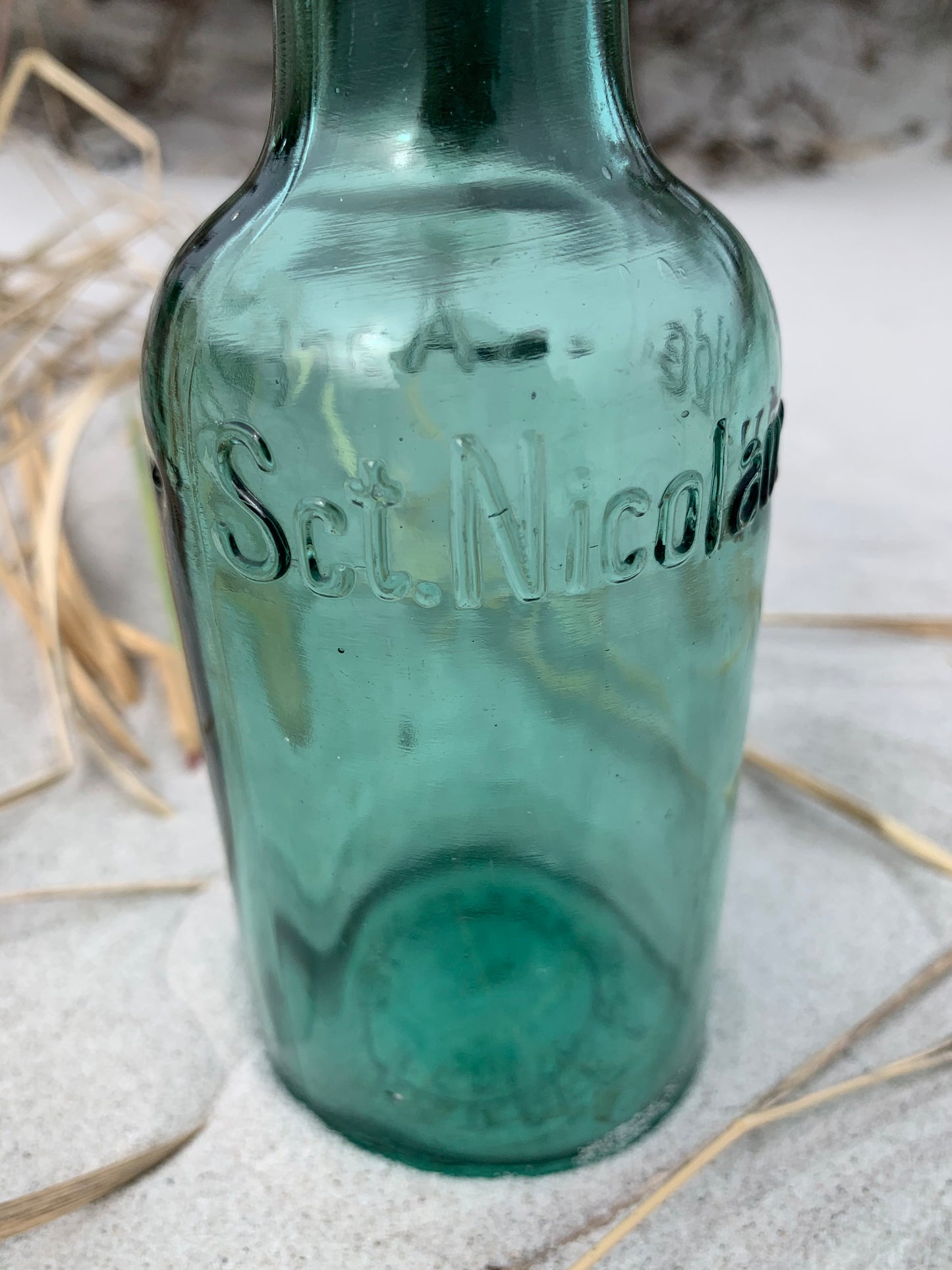 Schöne grüne Lackflasche von Sct. Nicolauskilde in Aarhus