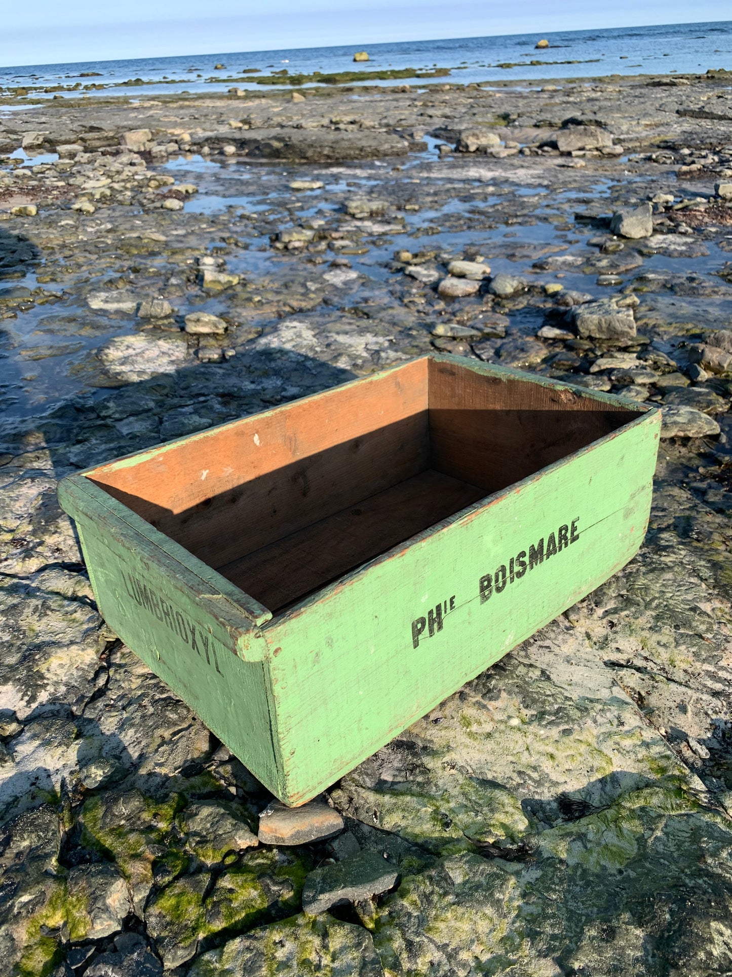 Französische Holzkiste mit Aufdruck