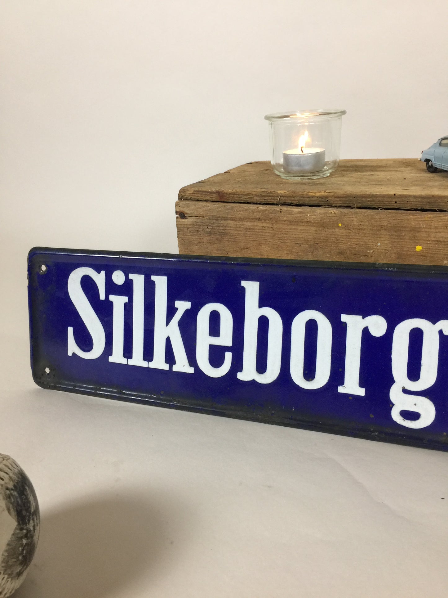 Schönes altes Straßenschild von Silkeborggade