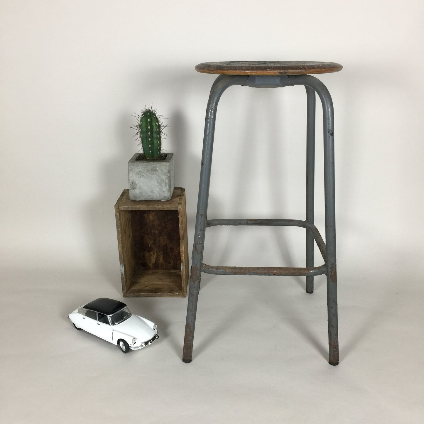Hoher industrieller Hocker