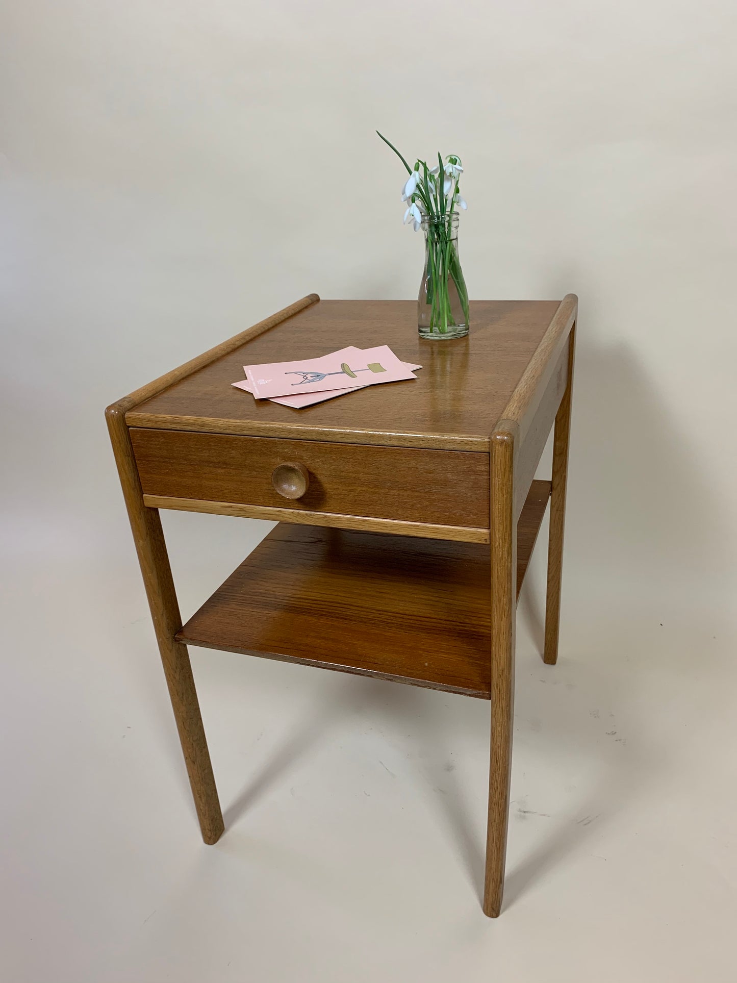 Teaktisch mit Schublade