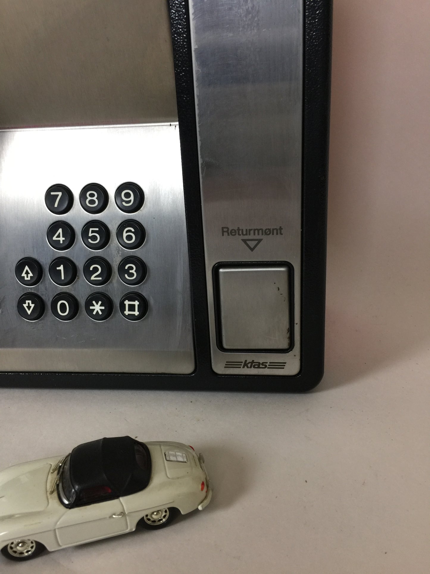 Altes KTAS-Telefon mit Kuppel