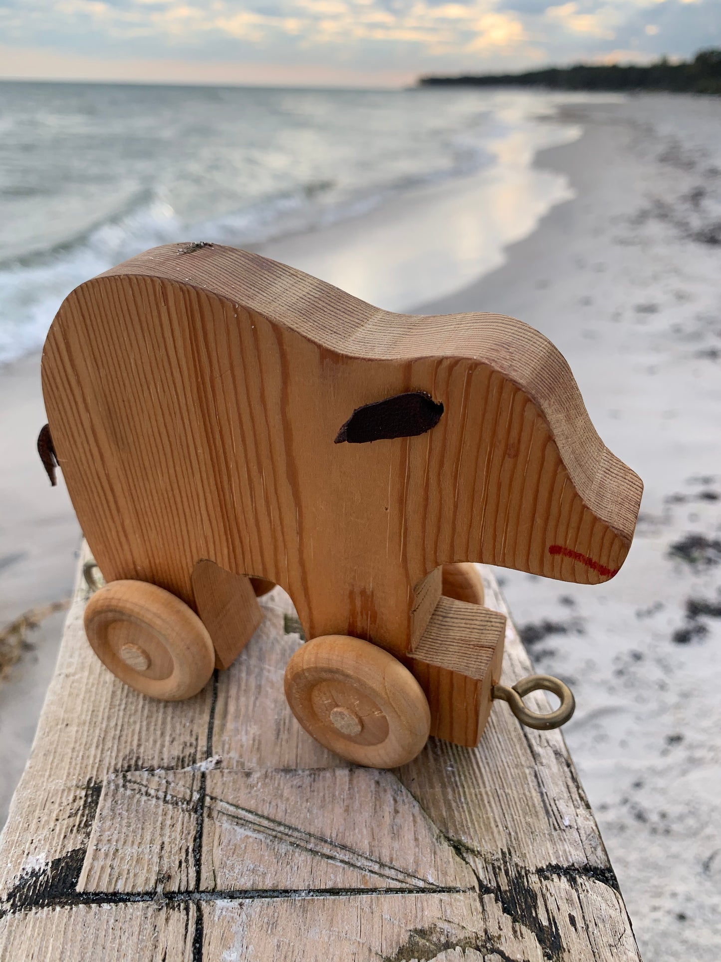 4 schöne Holztiere