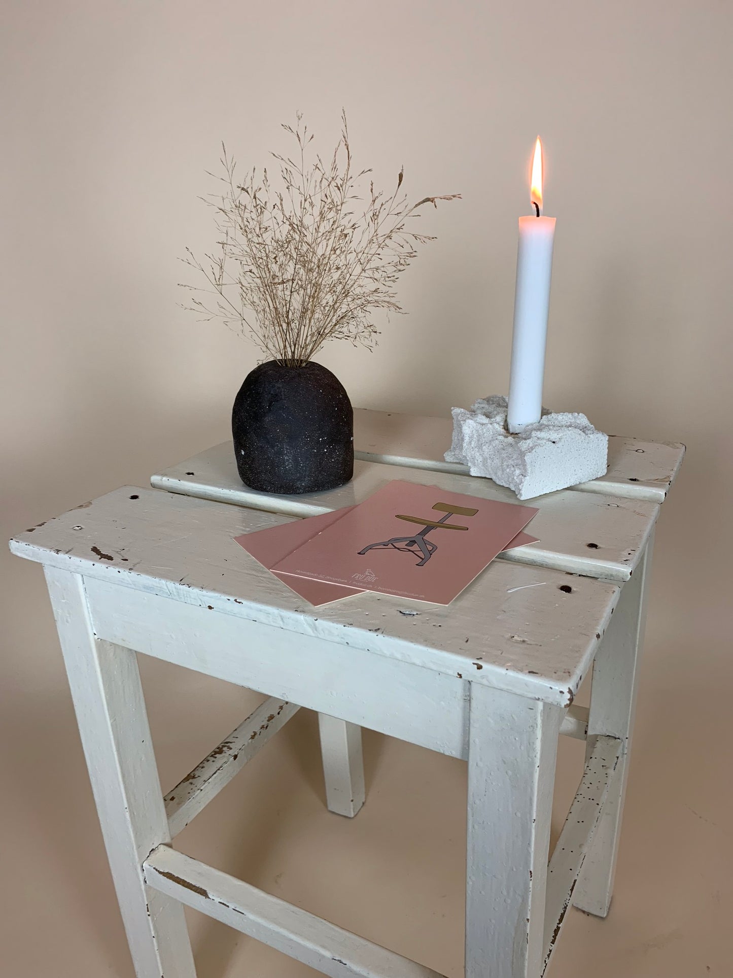 Alter Hocker mit schöner Patina