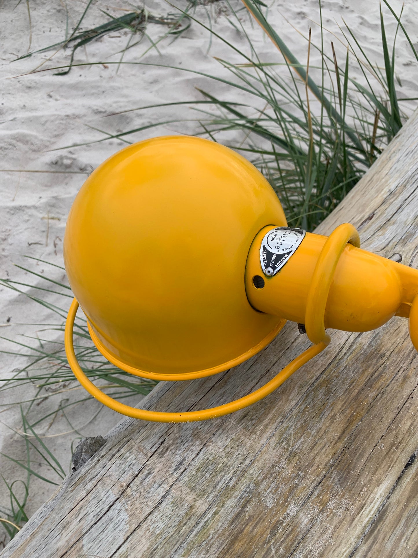 Gelbe Jieldé-Lampe mit 1 Arm und Tischbefestigung