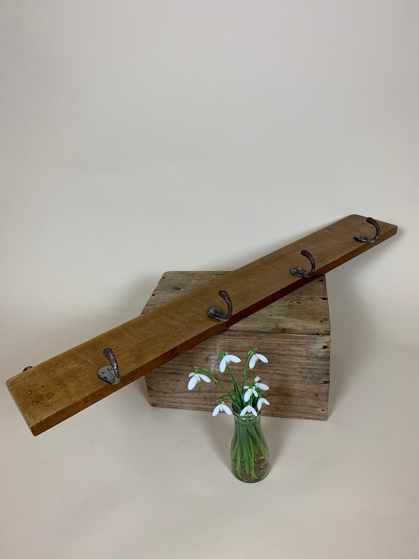 Holzhaken mit vier Haken