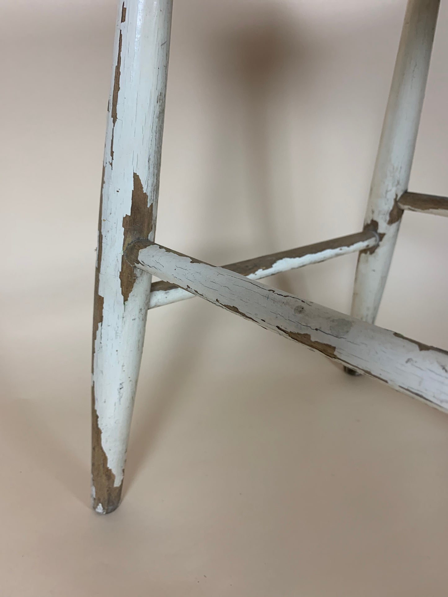 Der Hocker mit viel Patina