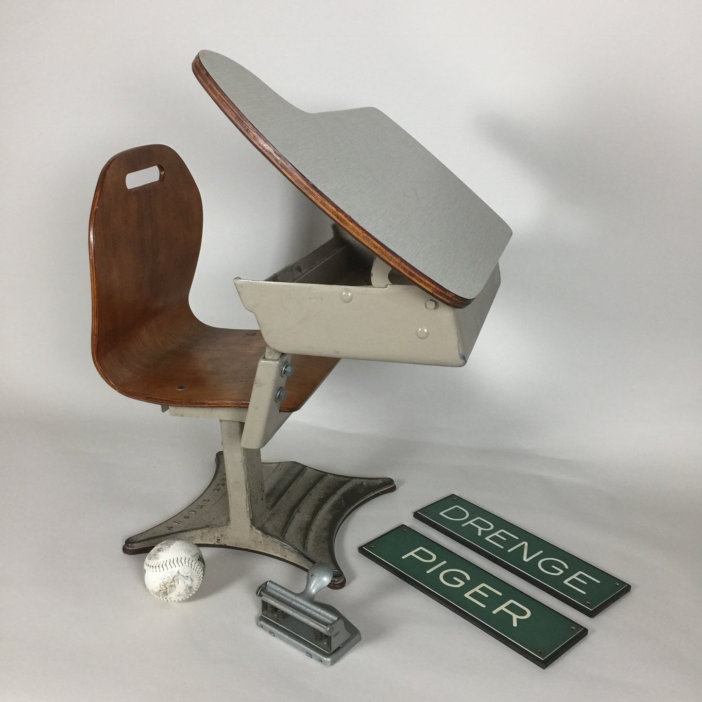 Sehr seltene und absolut einzigartige Schulbank aus New York