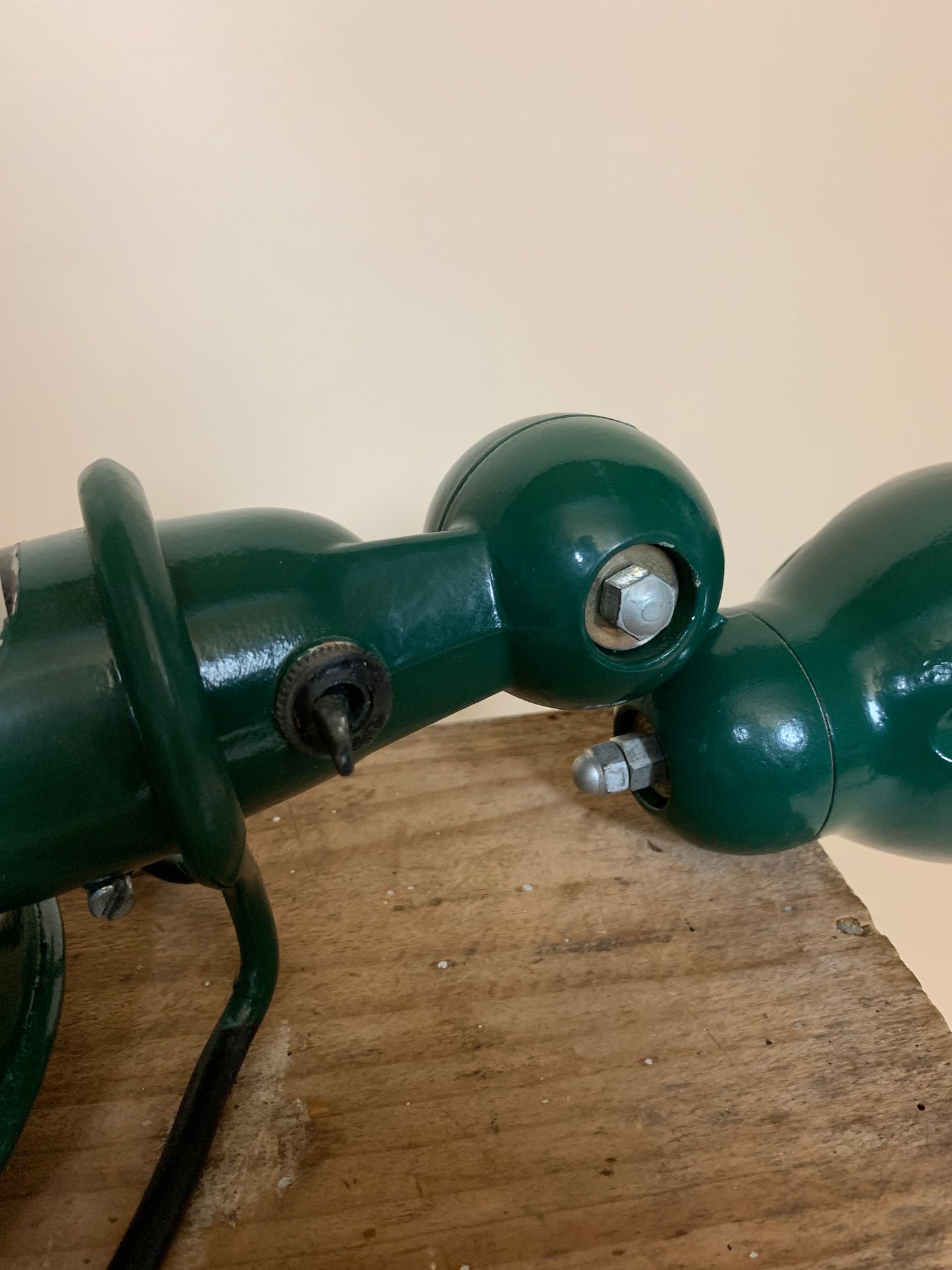 Grüne Jieldé-Wandlampe