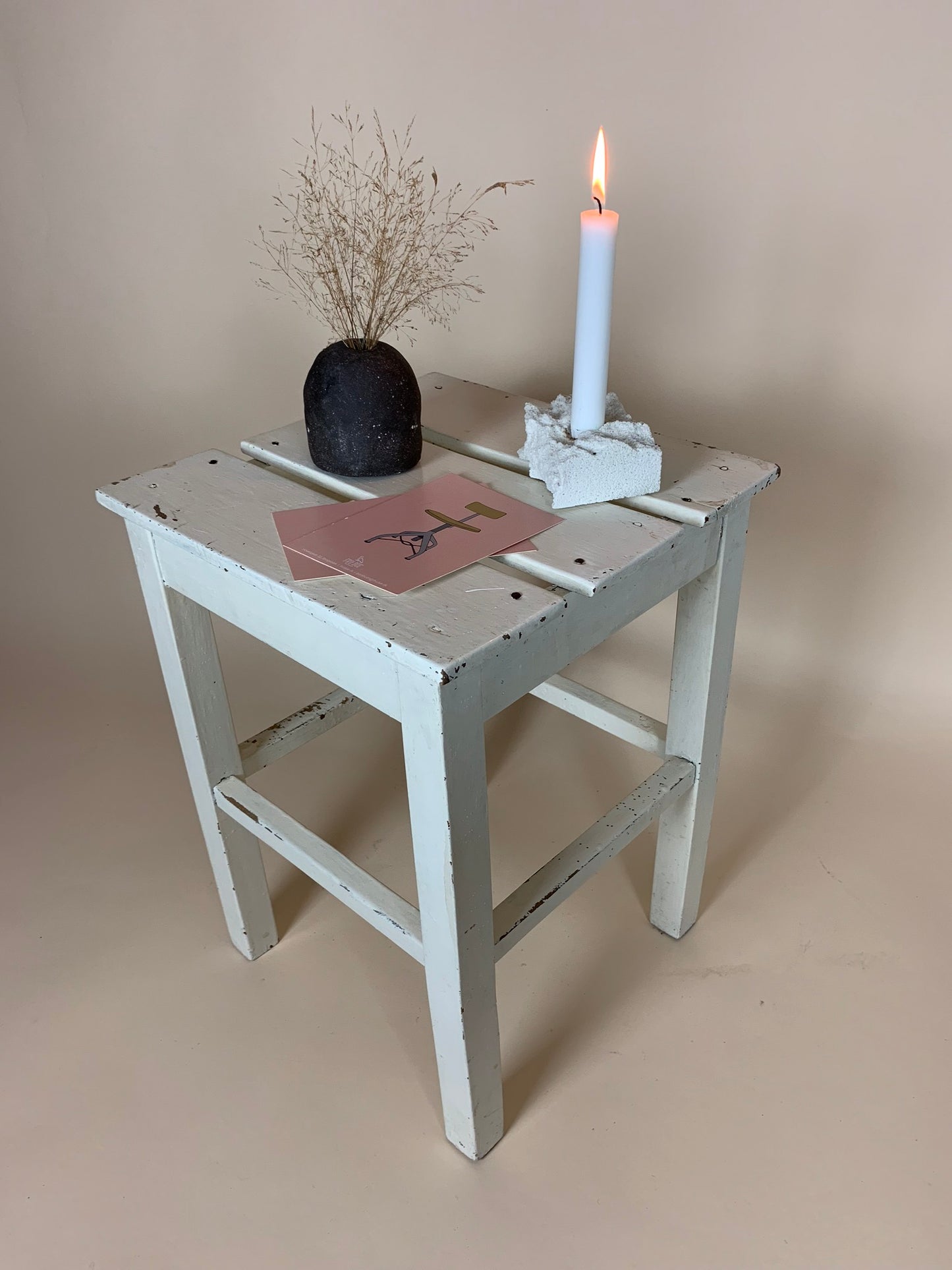 Alter Hocker mit schöner Patina