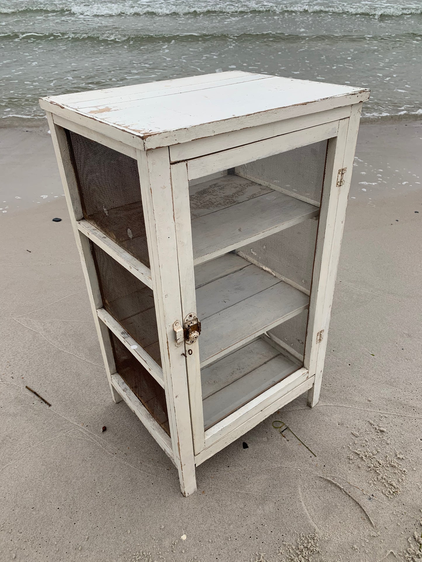 Schöner alter Fliegenschrank