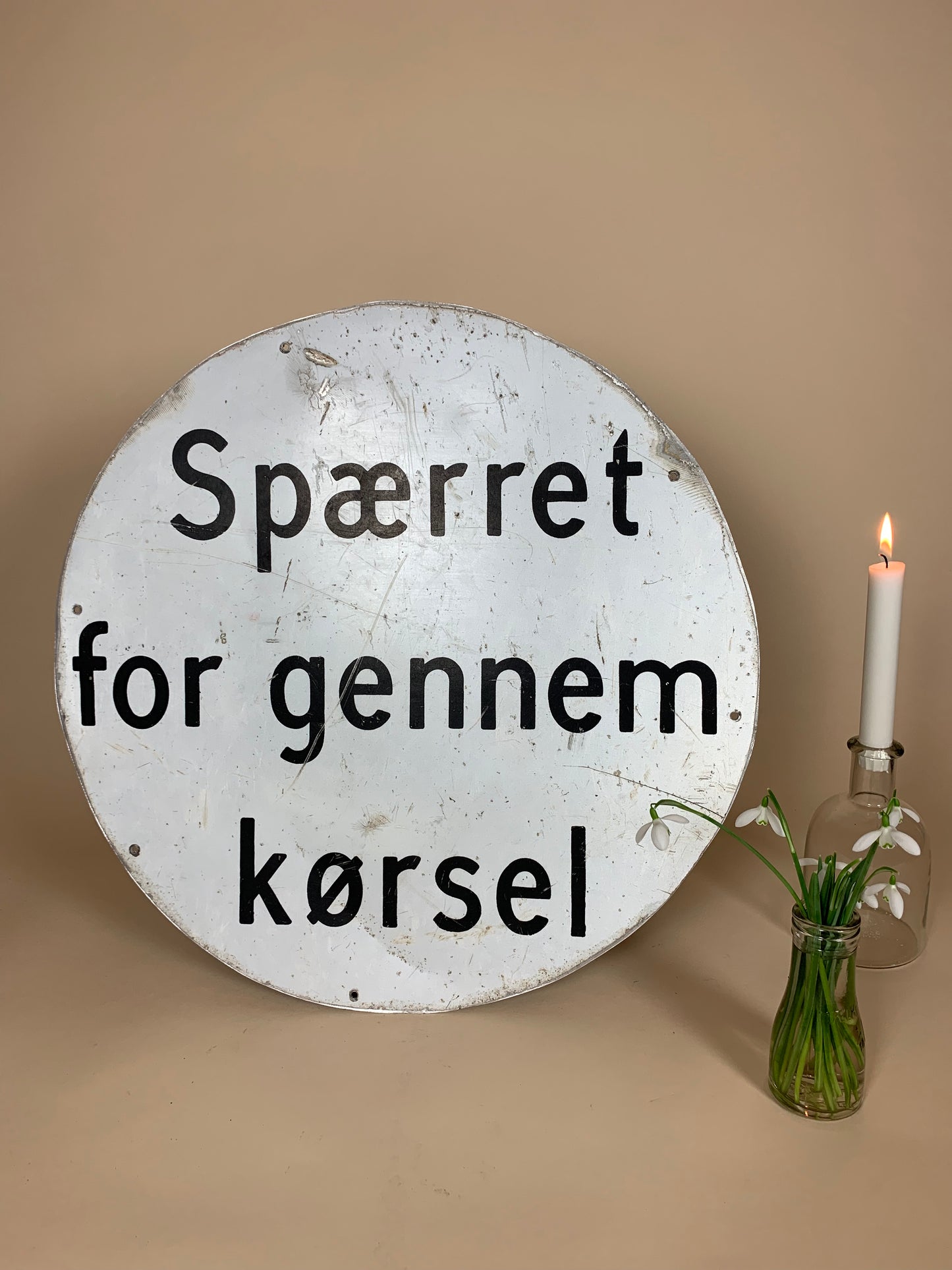 Rundes Schild - Für den Verkehr gesperrt