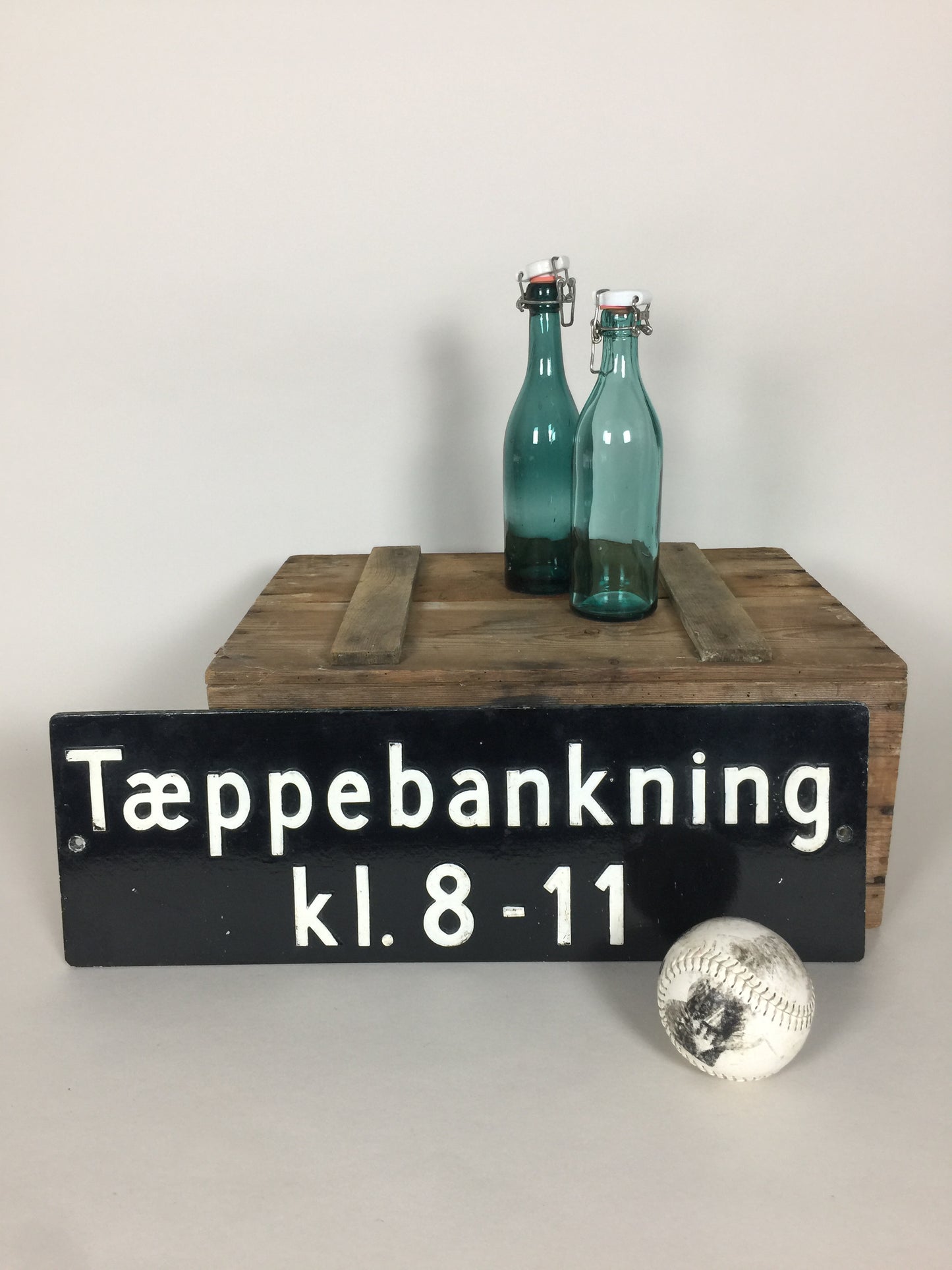 Schönes altes Schild aus einer vergangenen Zeit