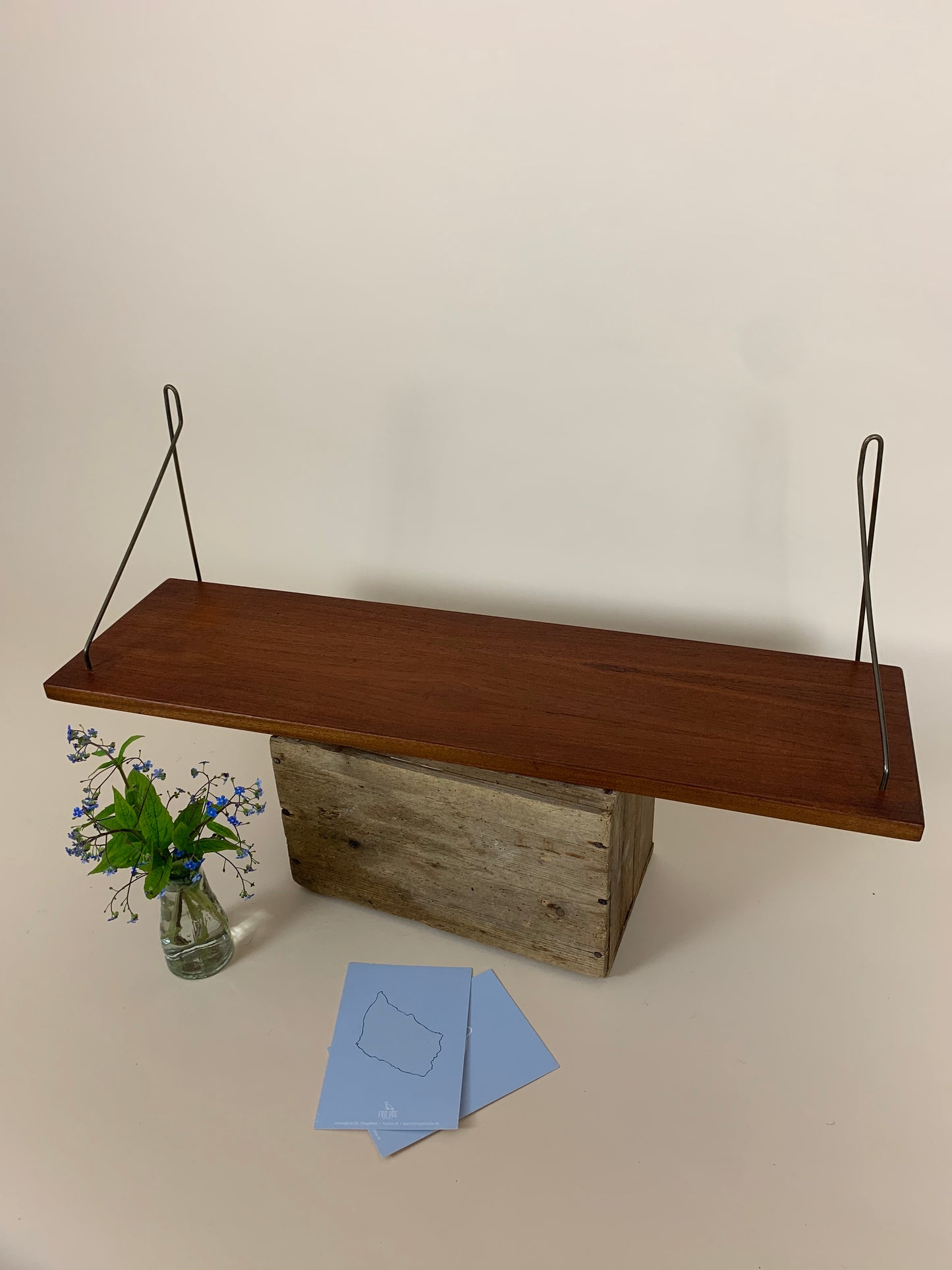 Regal aus Teakholz