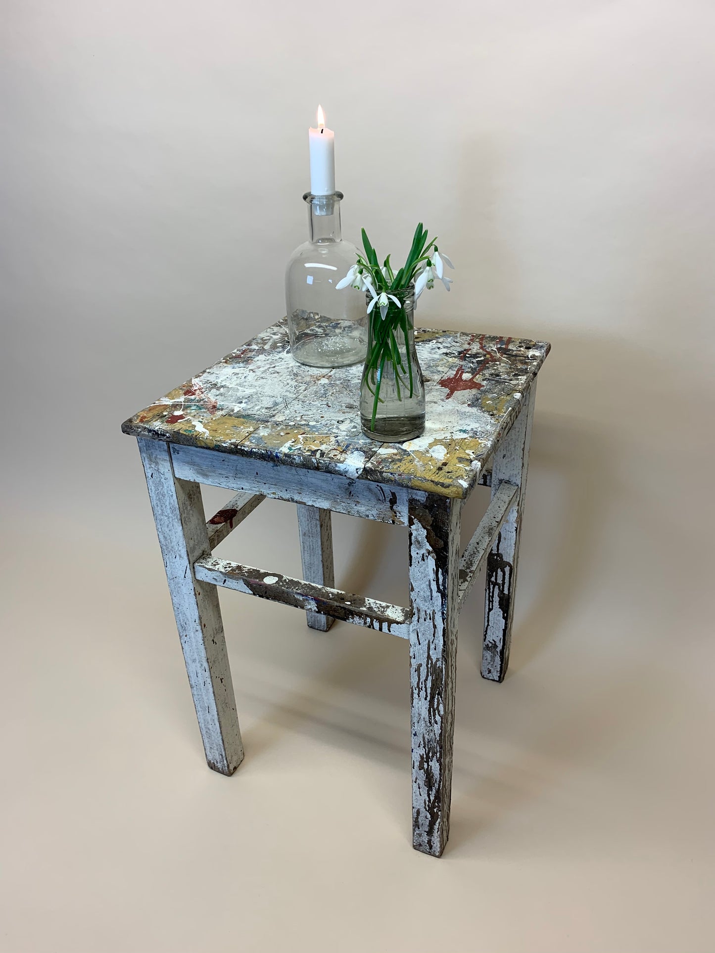 Kleiner Hocker mit viel schöner Patina