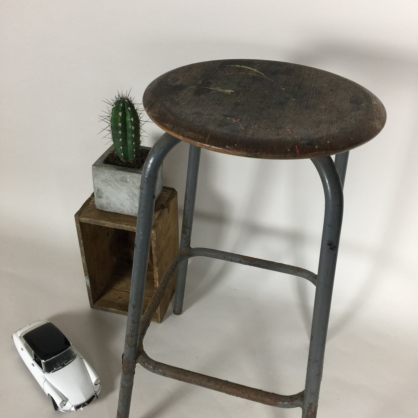 Hoher industrieller Hocker