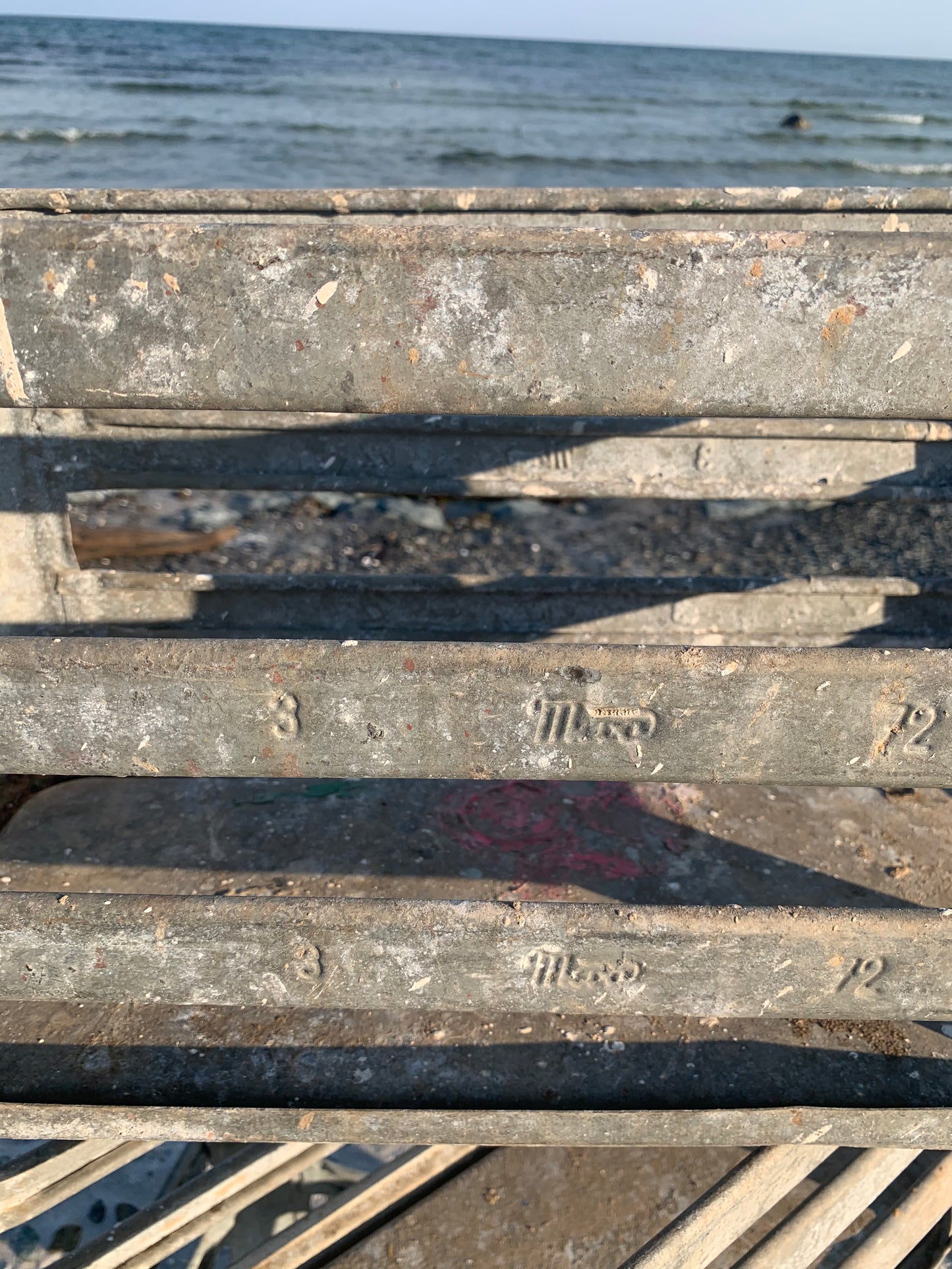 Rohes und robustes Metallgehäuse - Der Preis ist pro STCK.