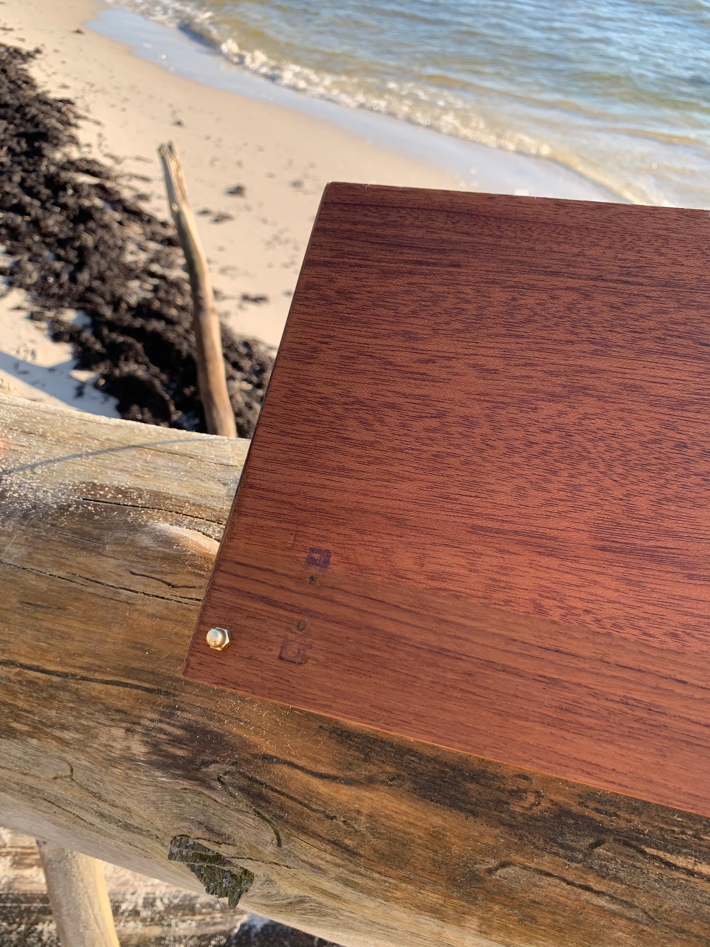 Regal aus Teakholz