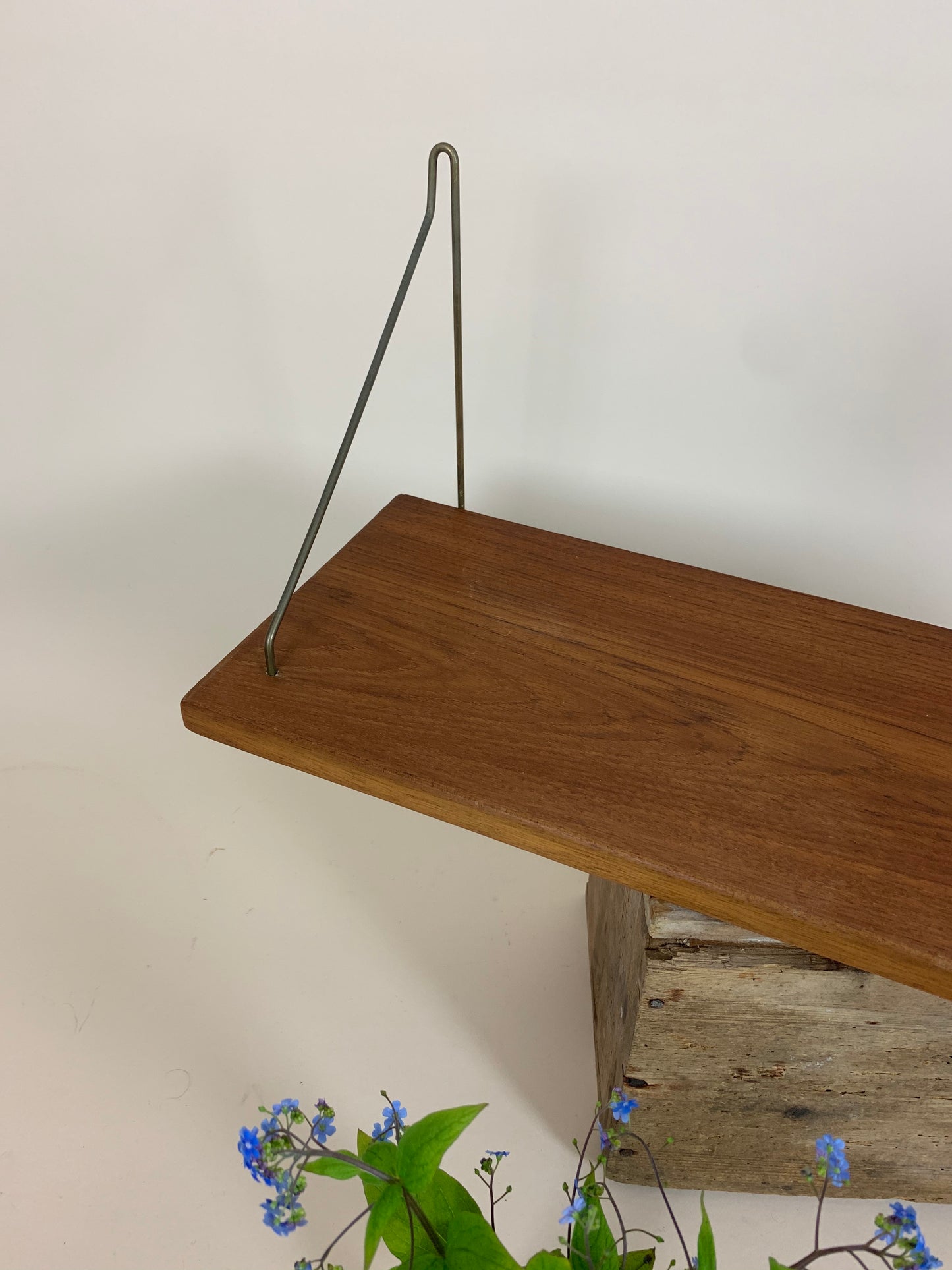 Regal aus Teakholz