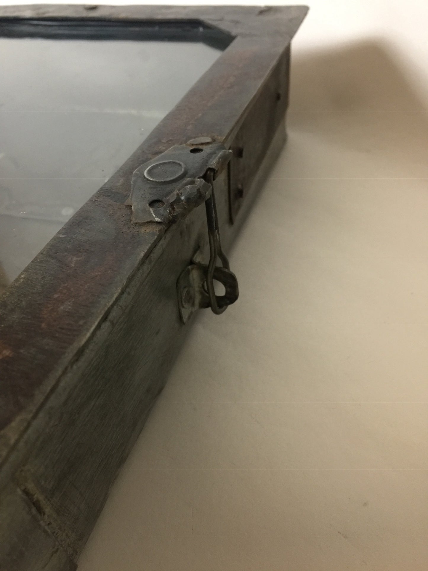 Schlüsselschrank in einer lustigen und rohen Version
