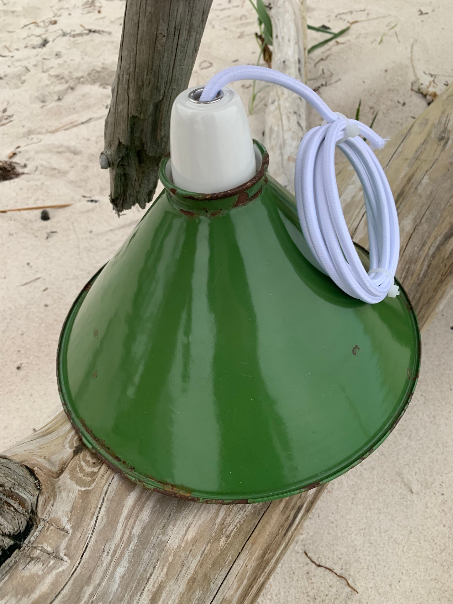 Lampe aus grüner Emaille