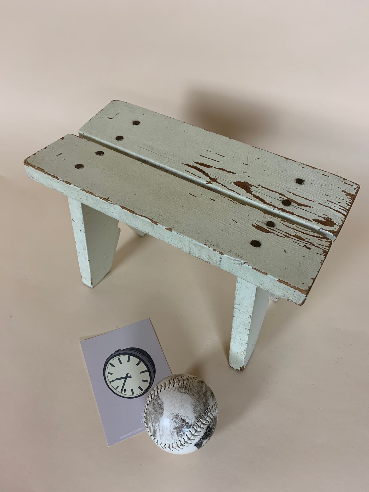 Schöner Hocker mit feiner Patina